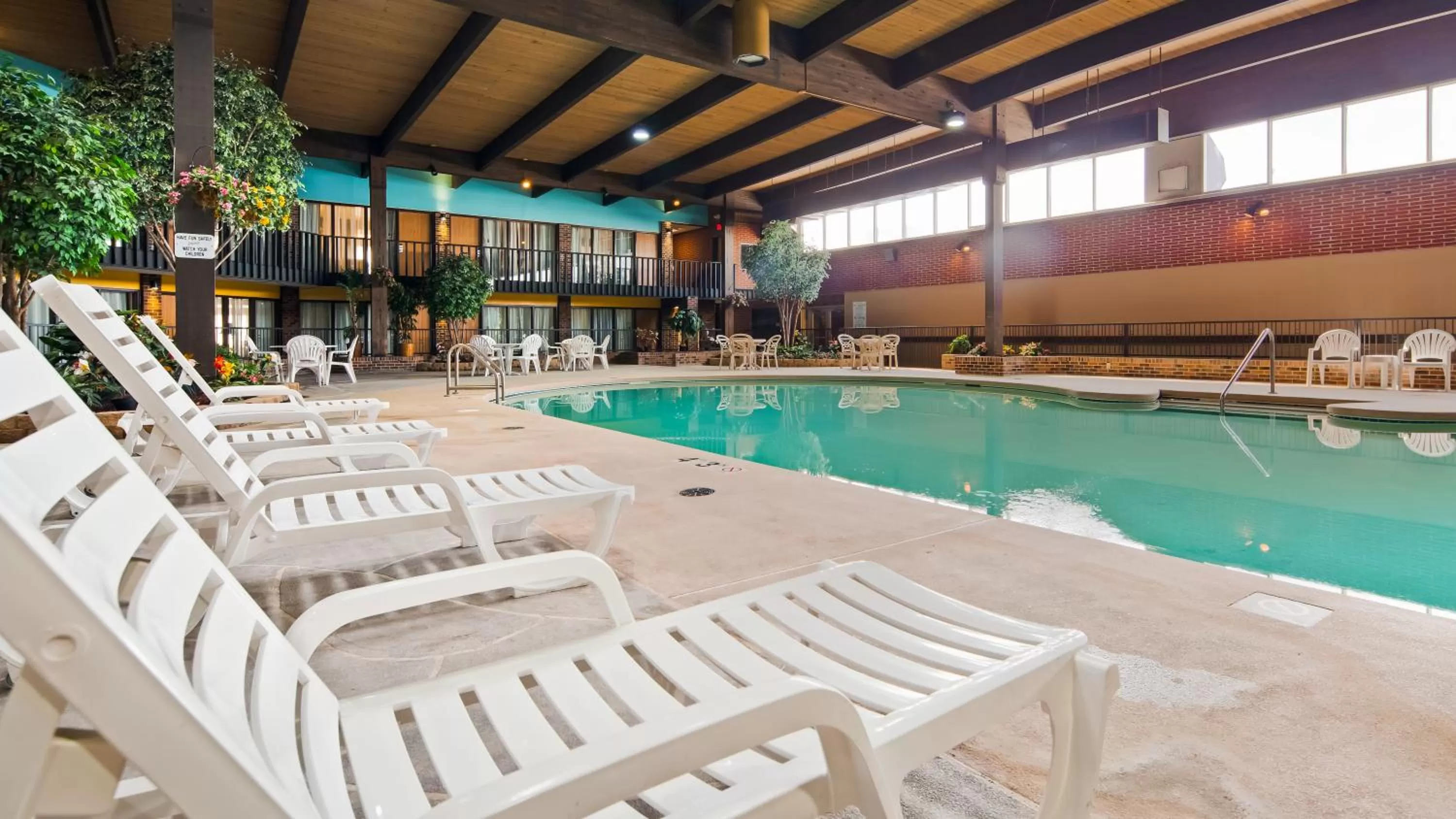 Swimming pool in Best Western Starlite Village