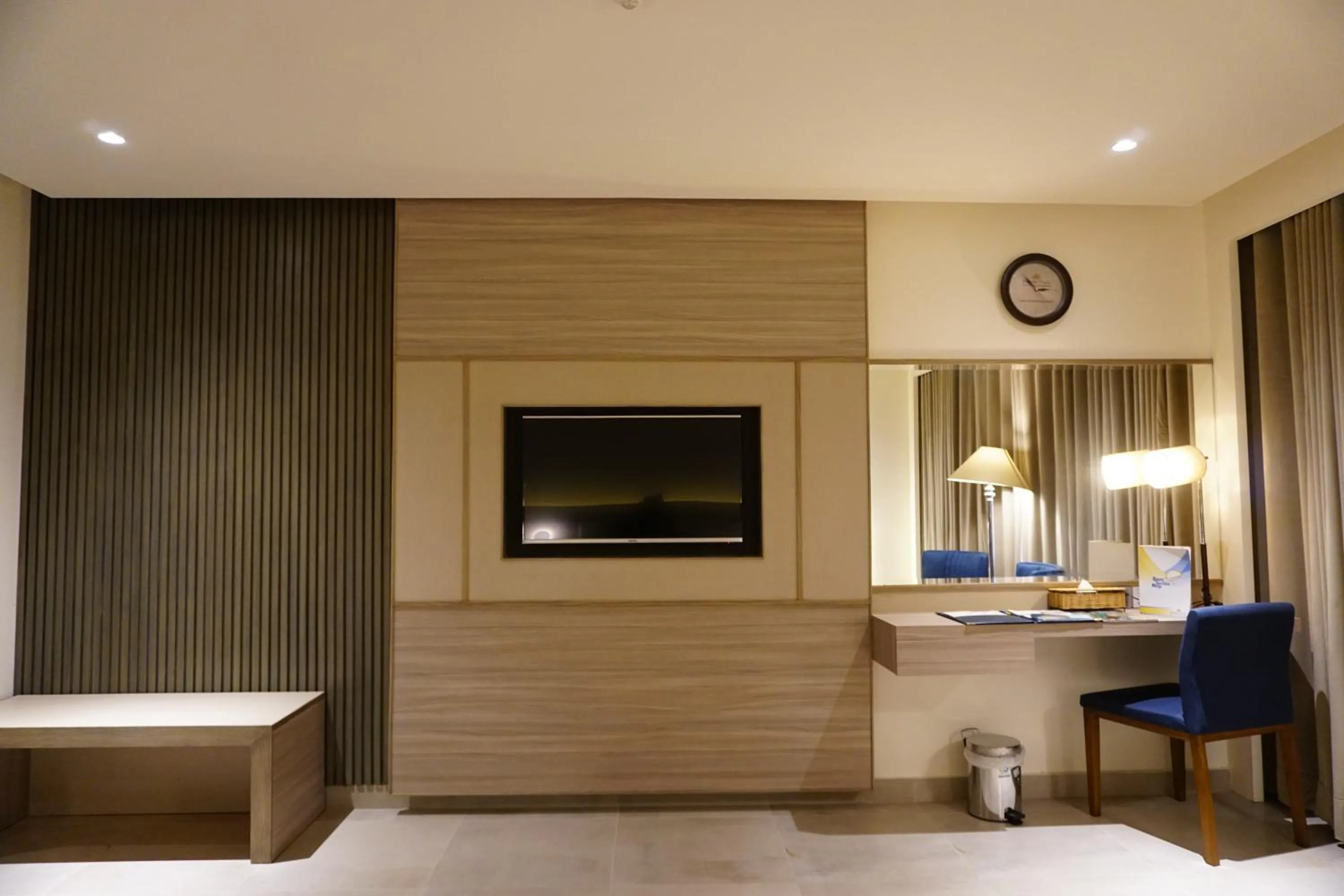 Regent Plaza Hotel & Convention Center