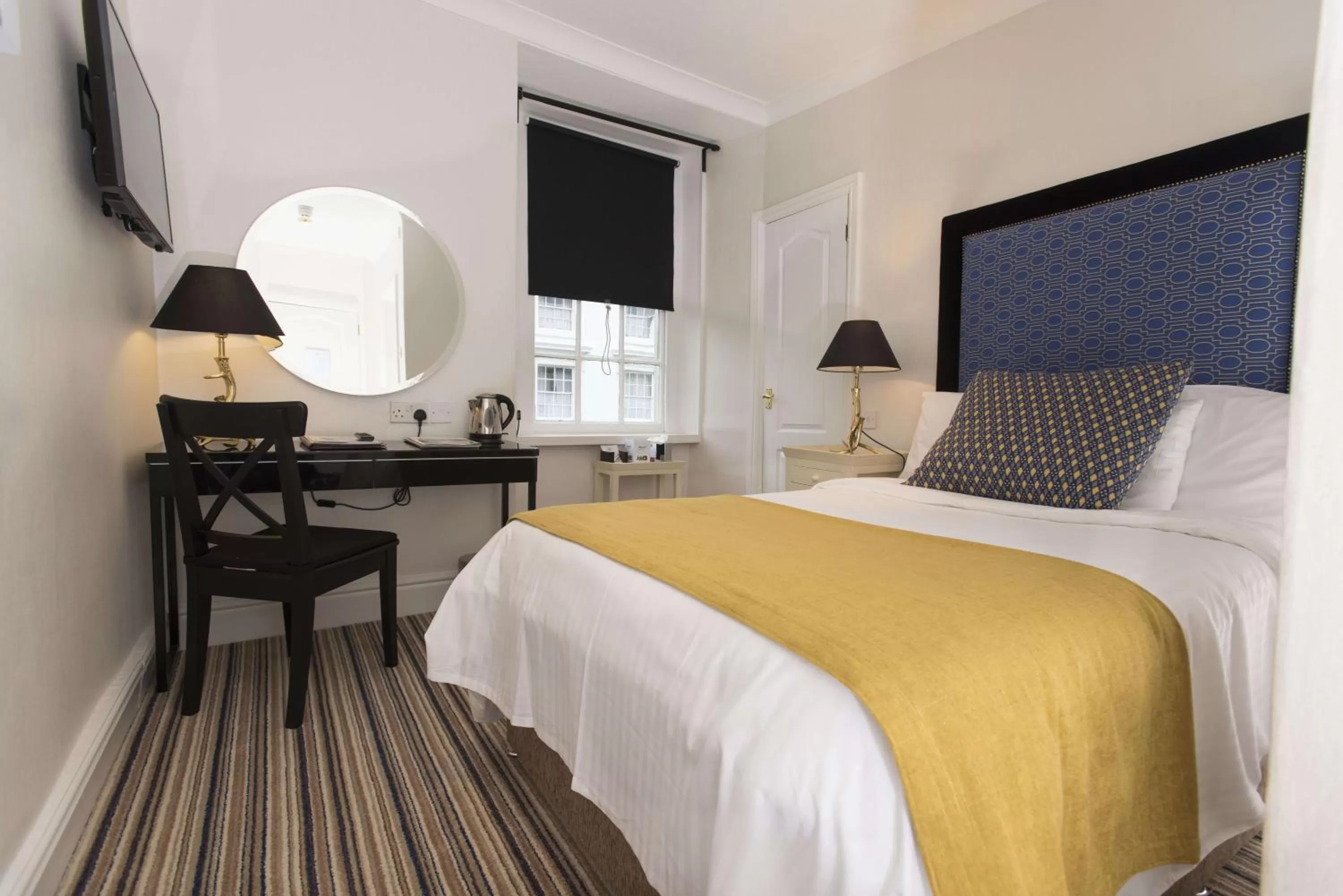 Photo of the whole room, Bed in The Bear, Cowbridge