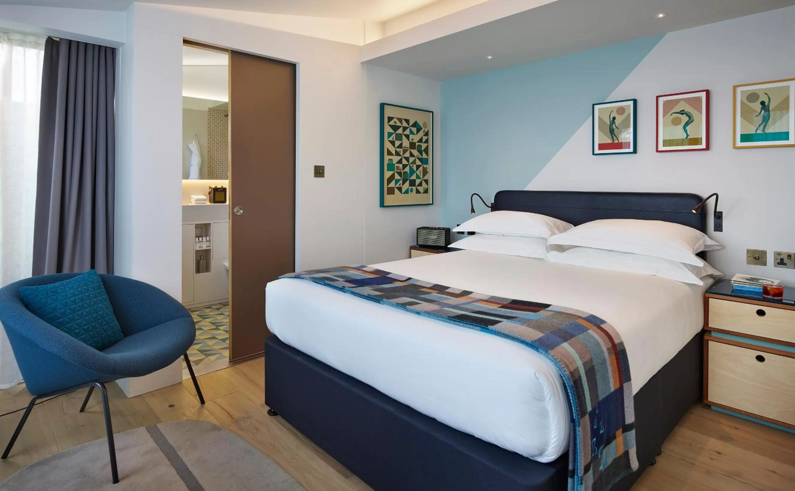 Bed in Marrable's Farringdon Hotel