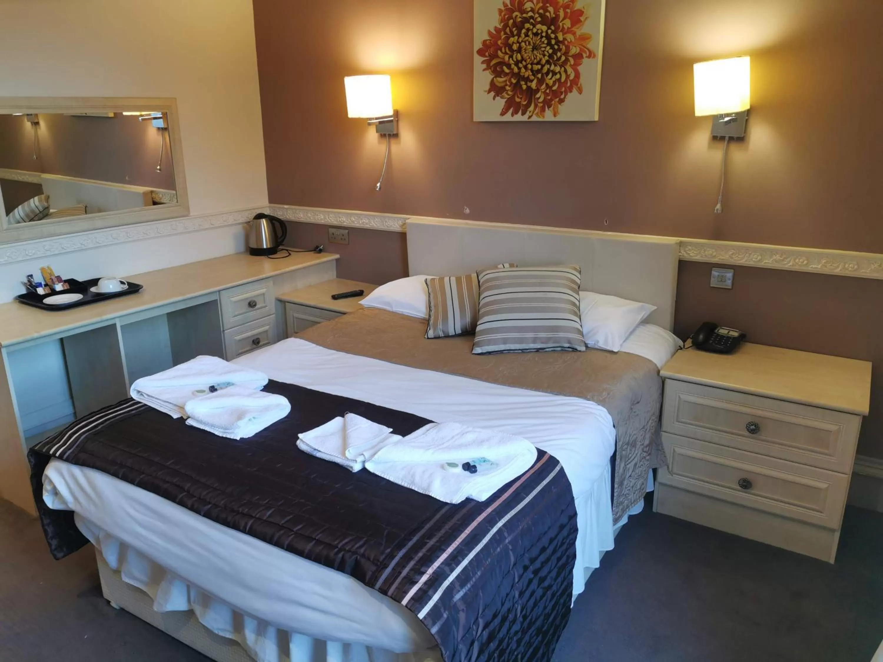 Bed in The Queens Hotel