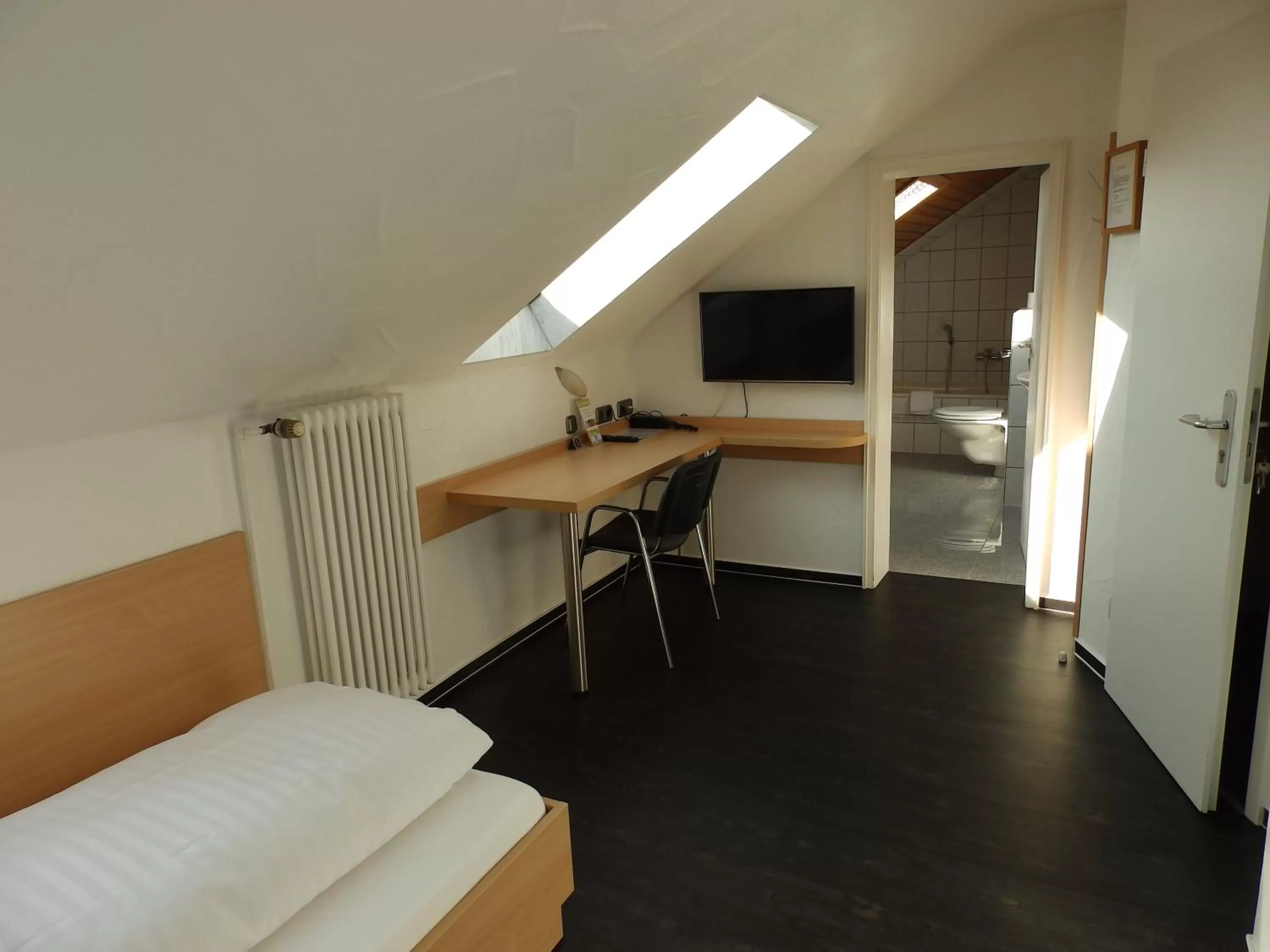 Photo of the whole room, Bed in H41 Inn Hotel Garni Freiburg
