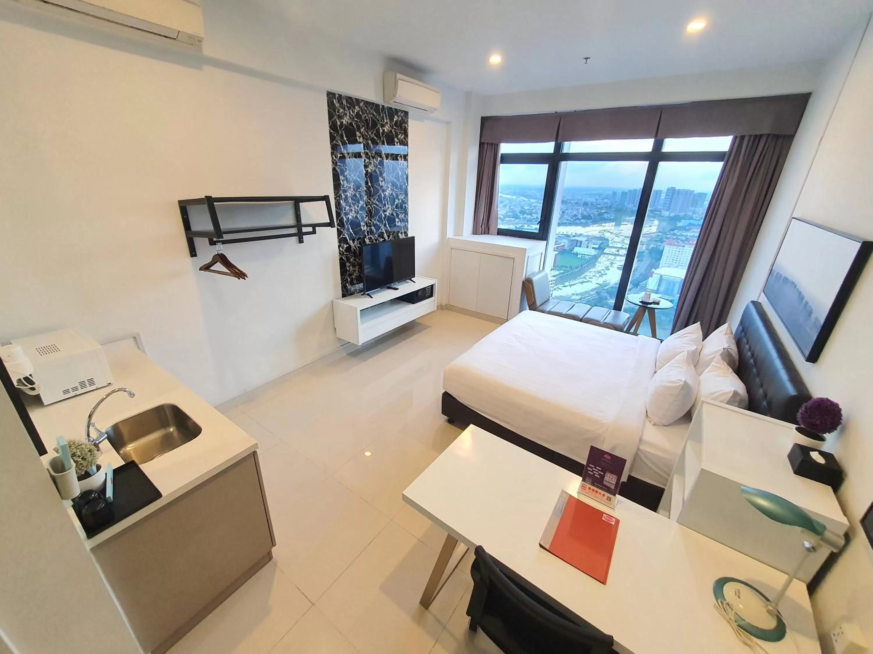 Photo of the whole room, Bed in The Bridge Club