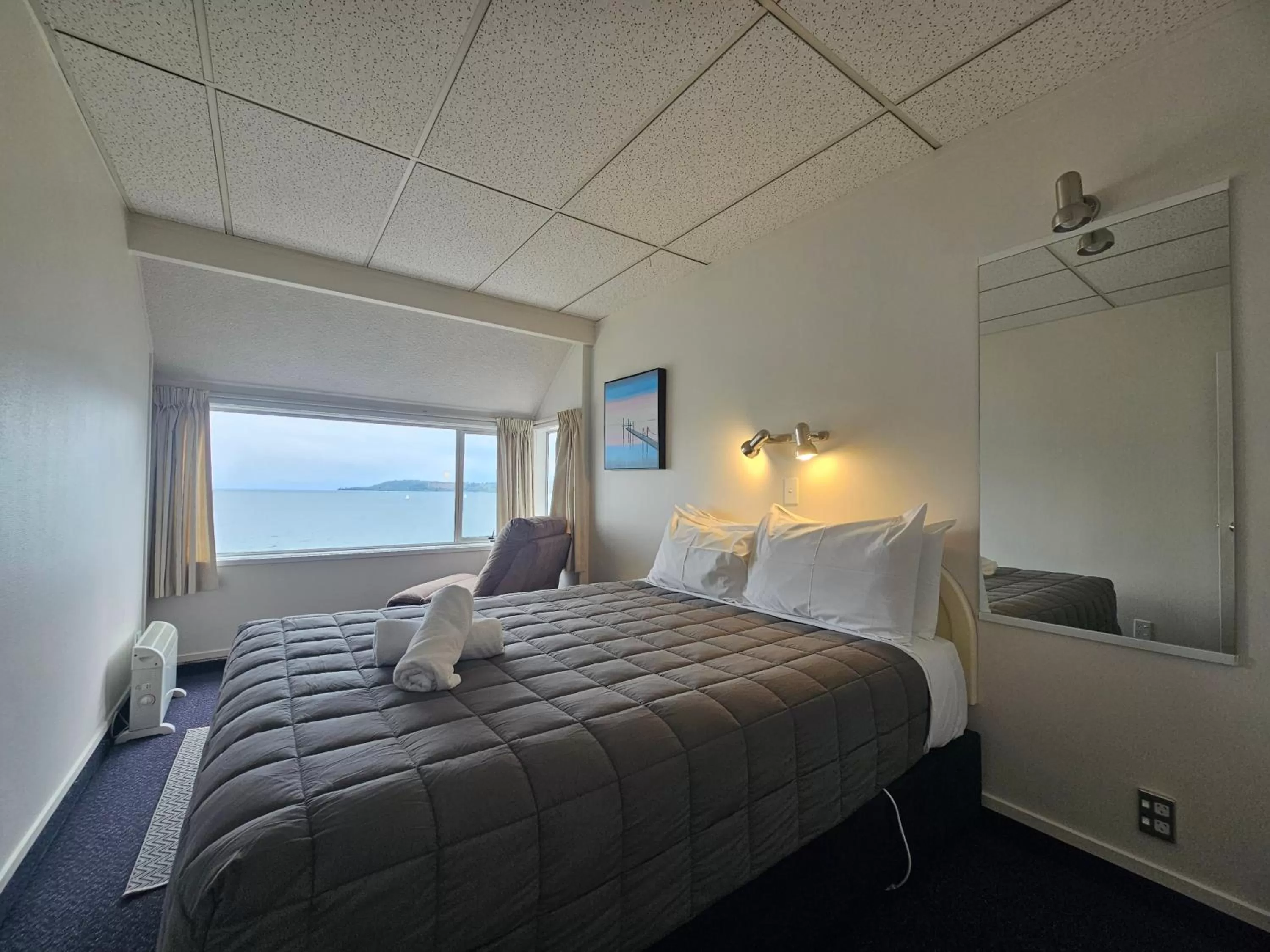 Bed in Tui Oaks Motel