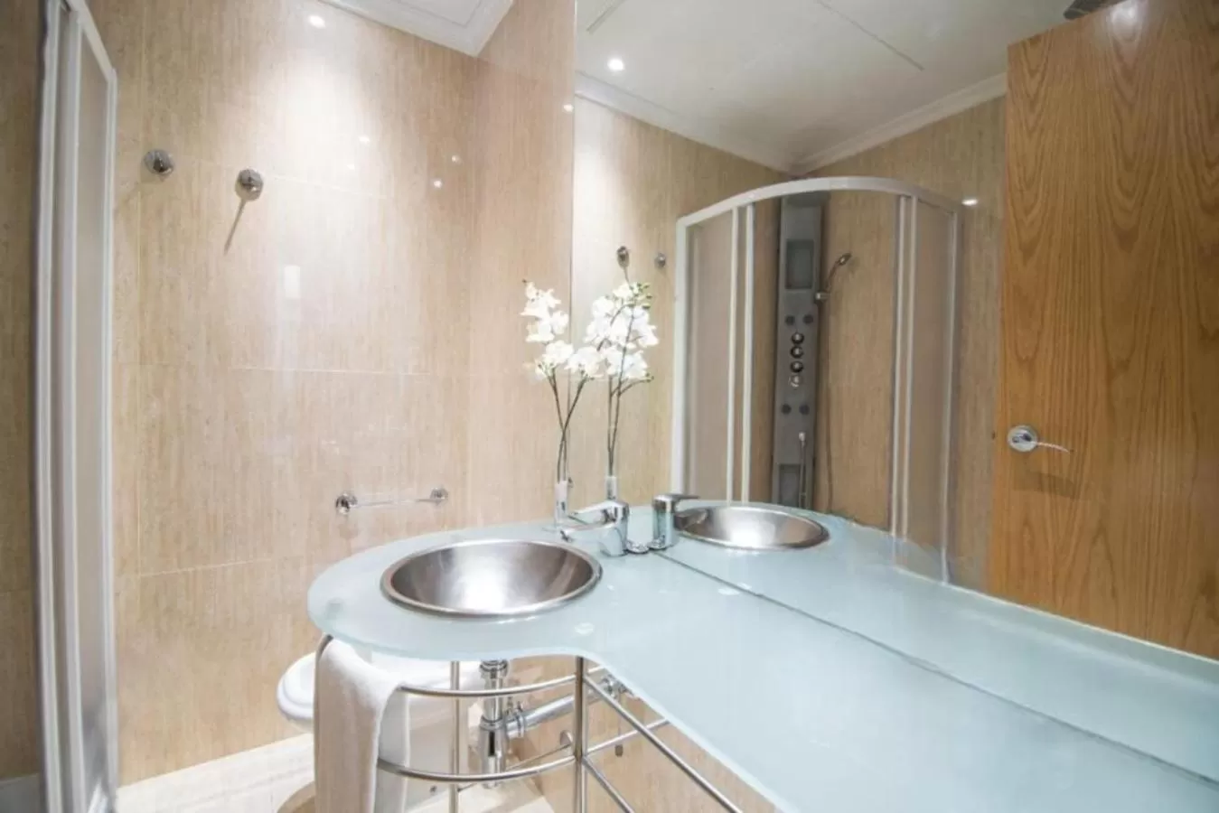 Bathroom in Petit Palace Preciados