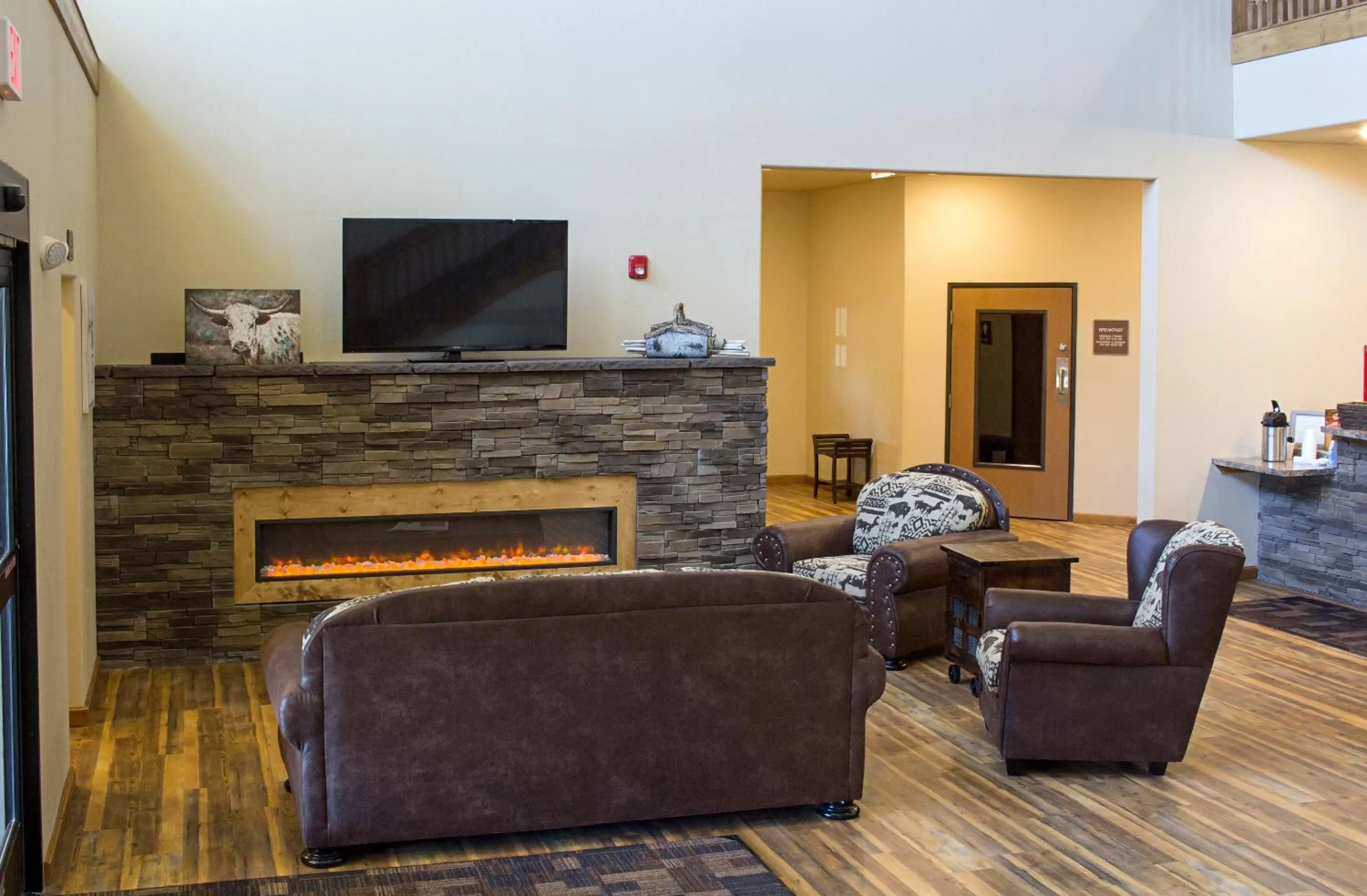 Communal lounge/ TV room, Seating Area in Newcastle Lodge & Convention Center