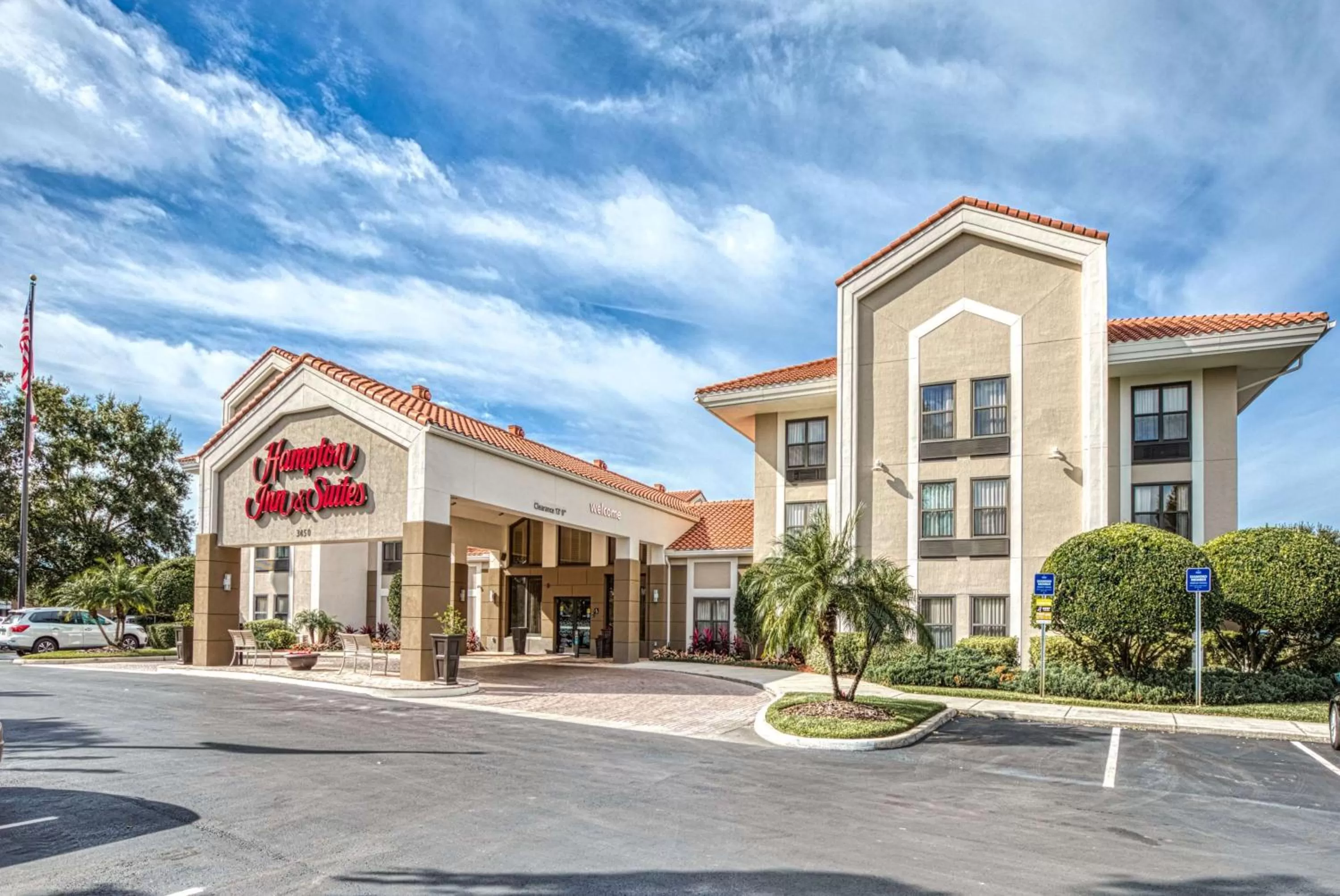 Property building in Hampton Inn & Suites Orlando-East UCF