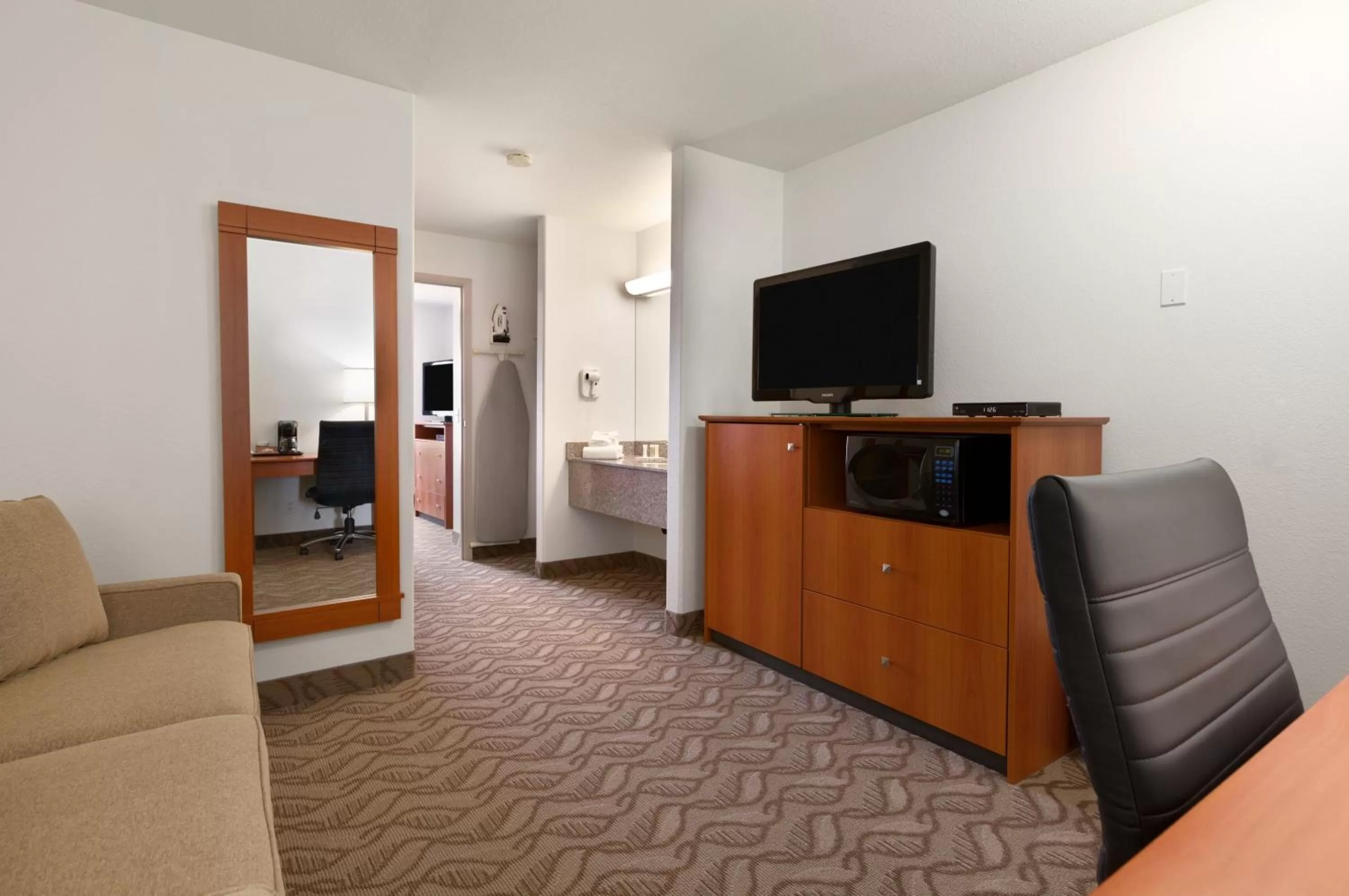 Communal lounge/ TV room in Super 8 by Wyndham Calgary Shawnessy Area