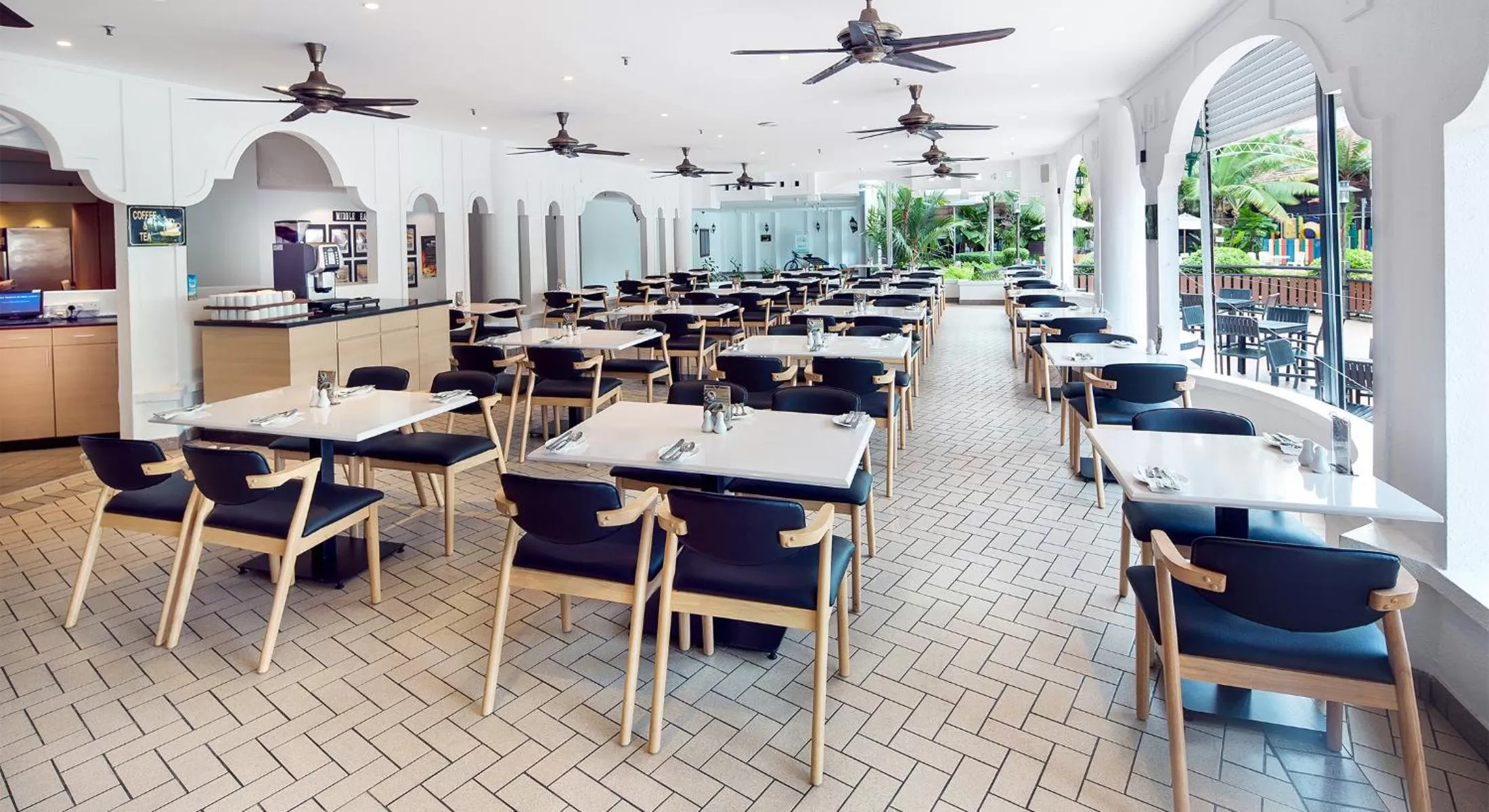 Restaurant/places to eat in The Bayview Beach Resort