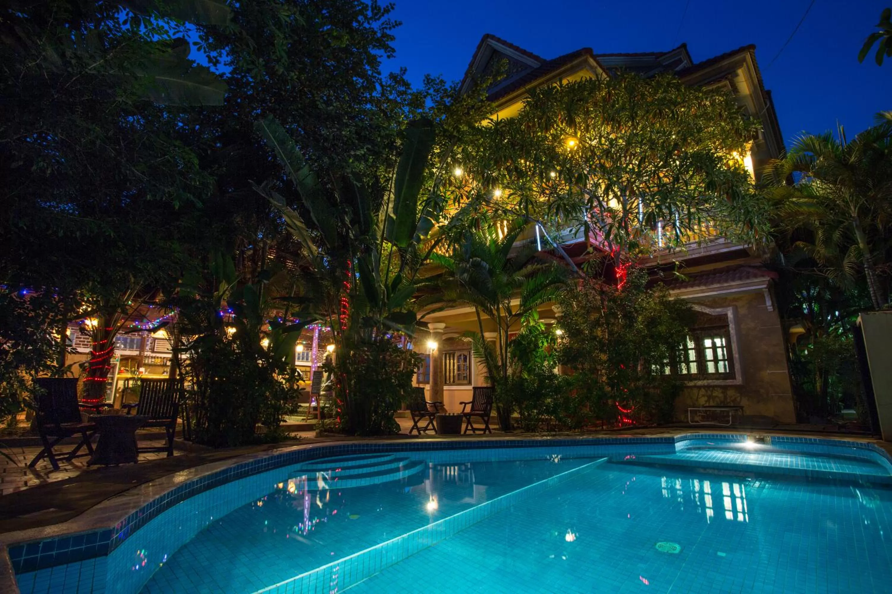 Night in Le Tigre Villa