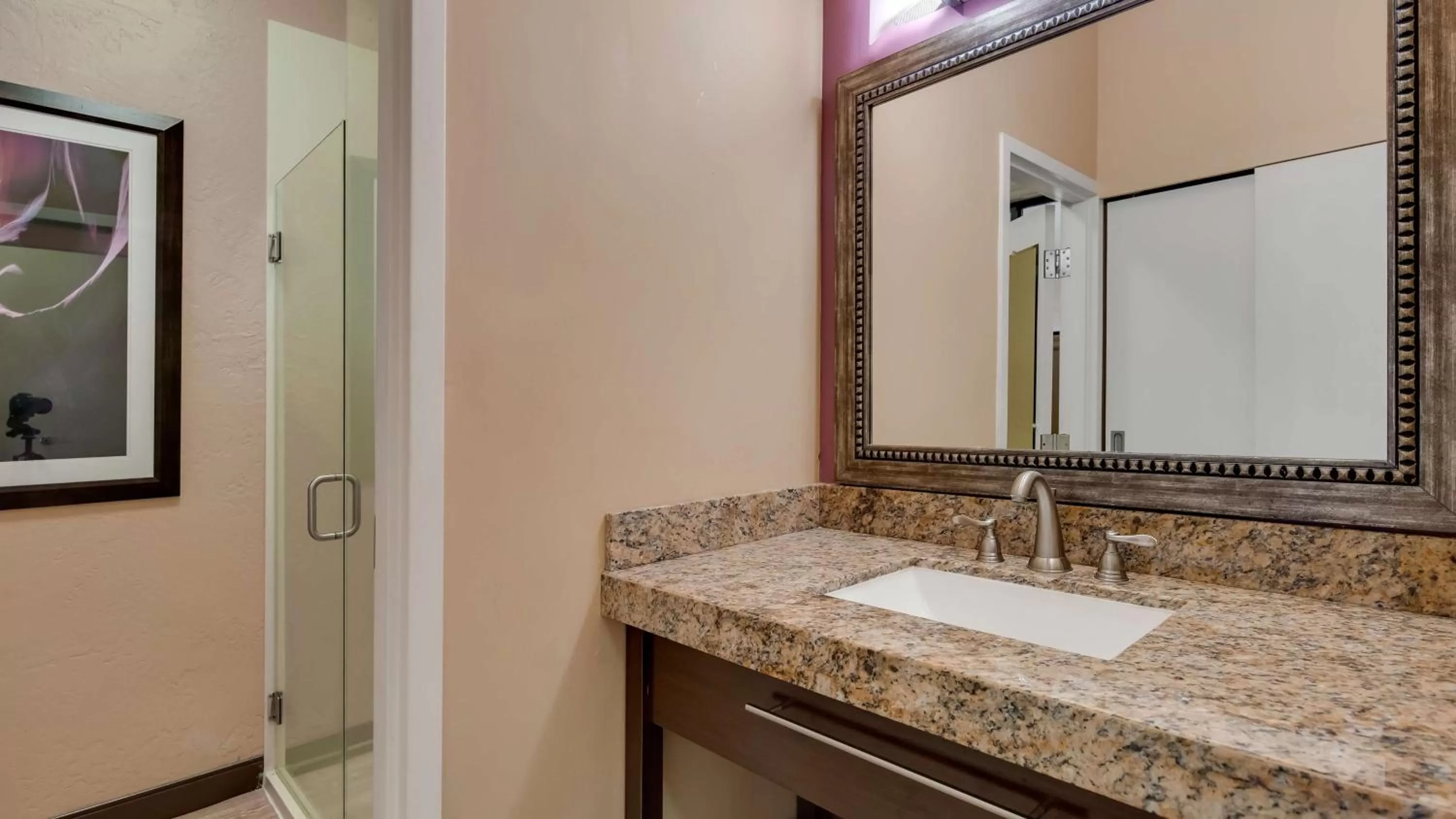 Bathroom in Best Western View of Lake Powell Hotel