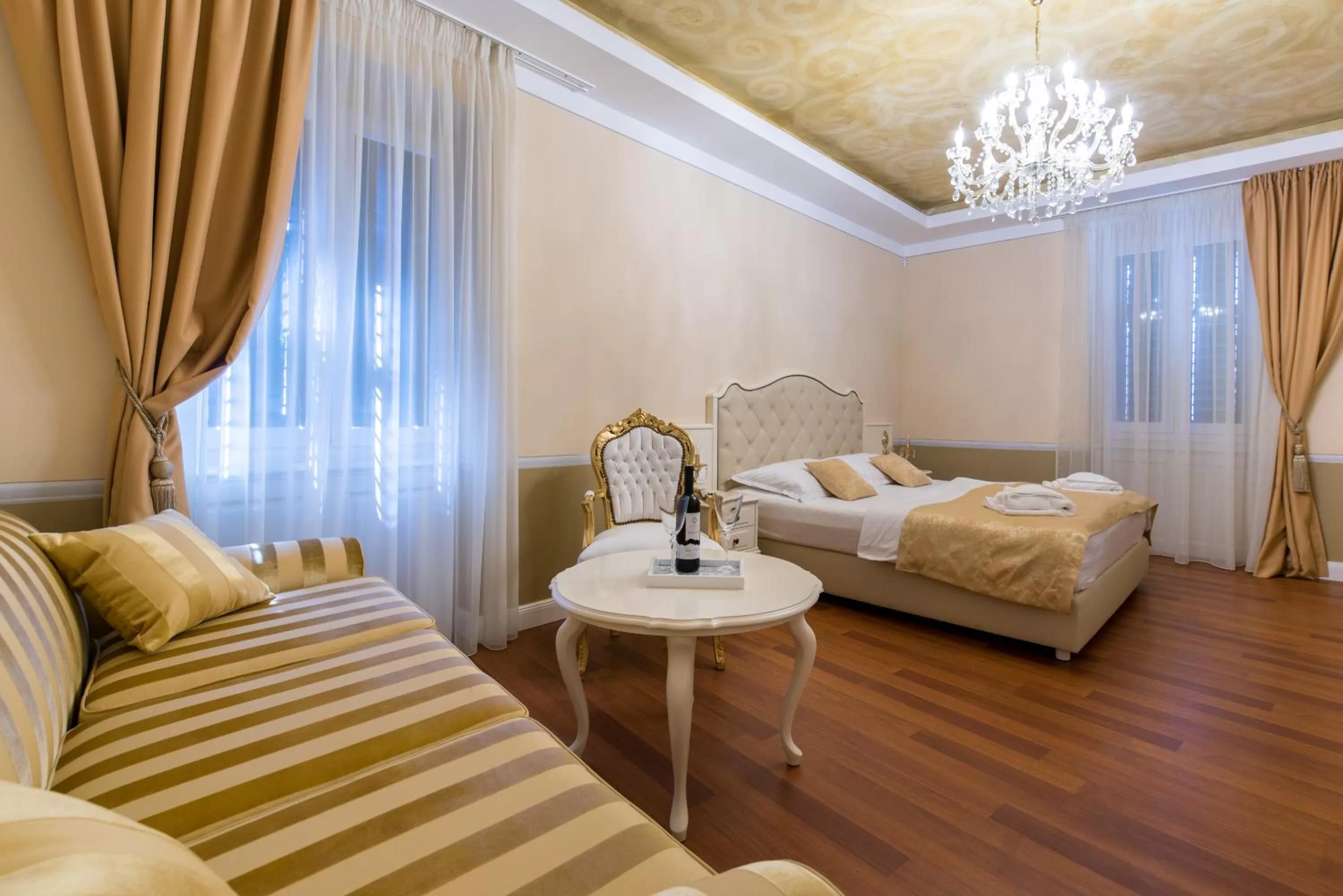 Bed in Central Square Heritage Hotel