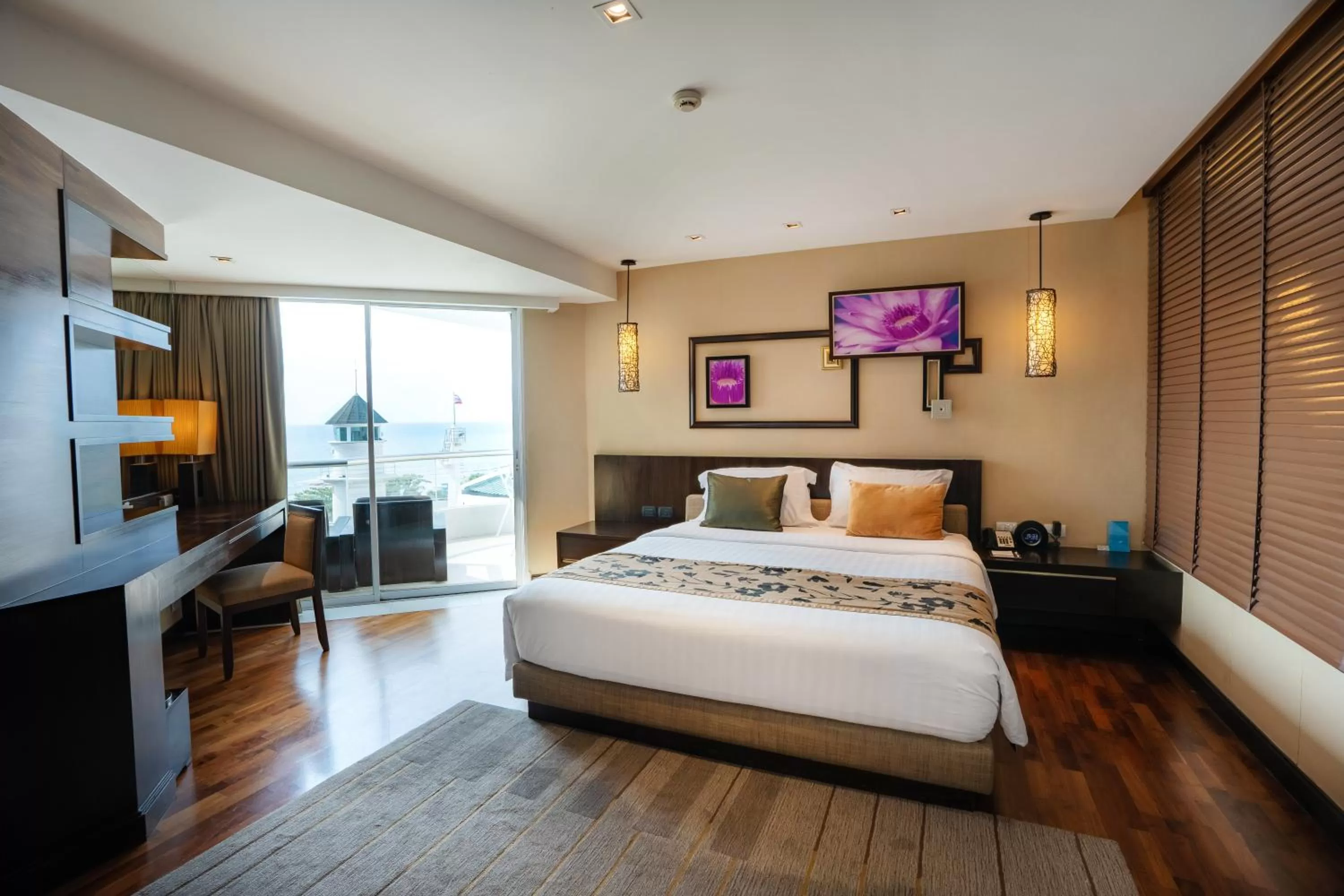 Bedroom, Bed in A-ONE Pattaya Beach Resort