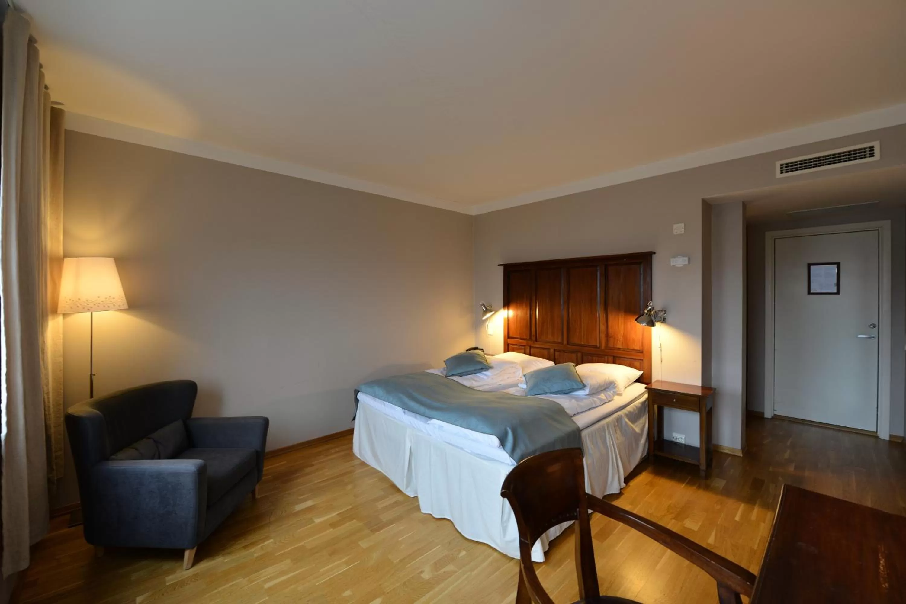 Photo of the whole room, Bed in GamlaVærket Gjæstgiveri og Tracteringssted