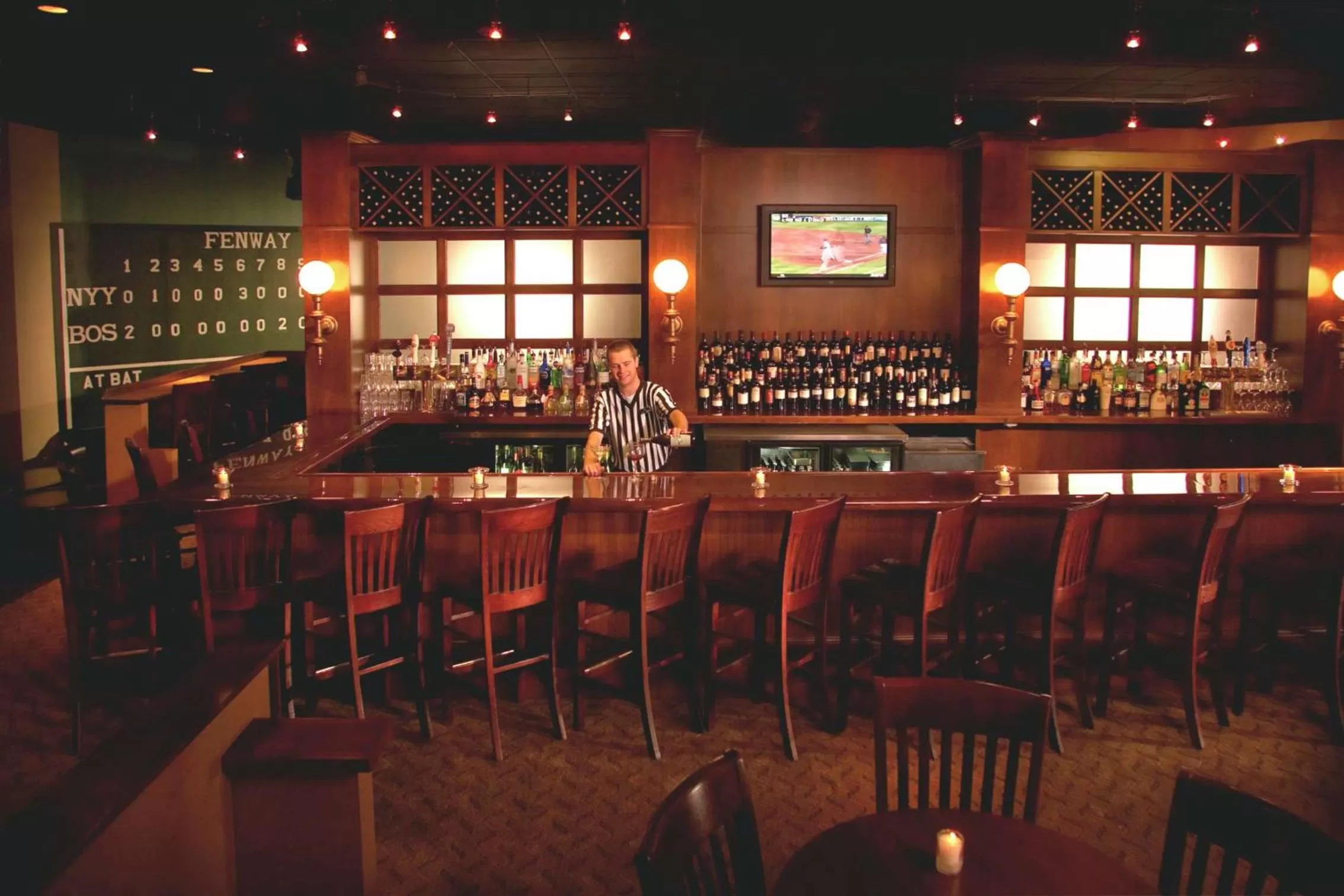 Lounge or bar in DoubleTree by Hilton Boston-Milford