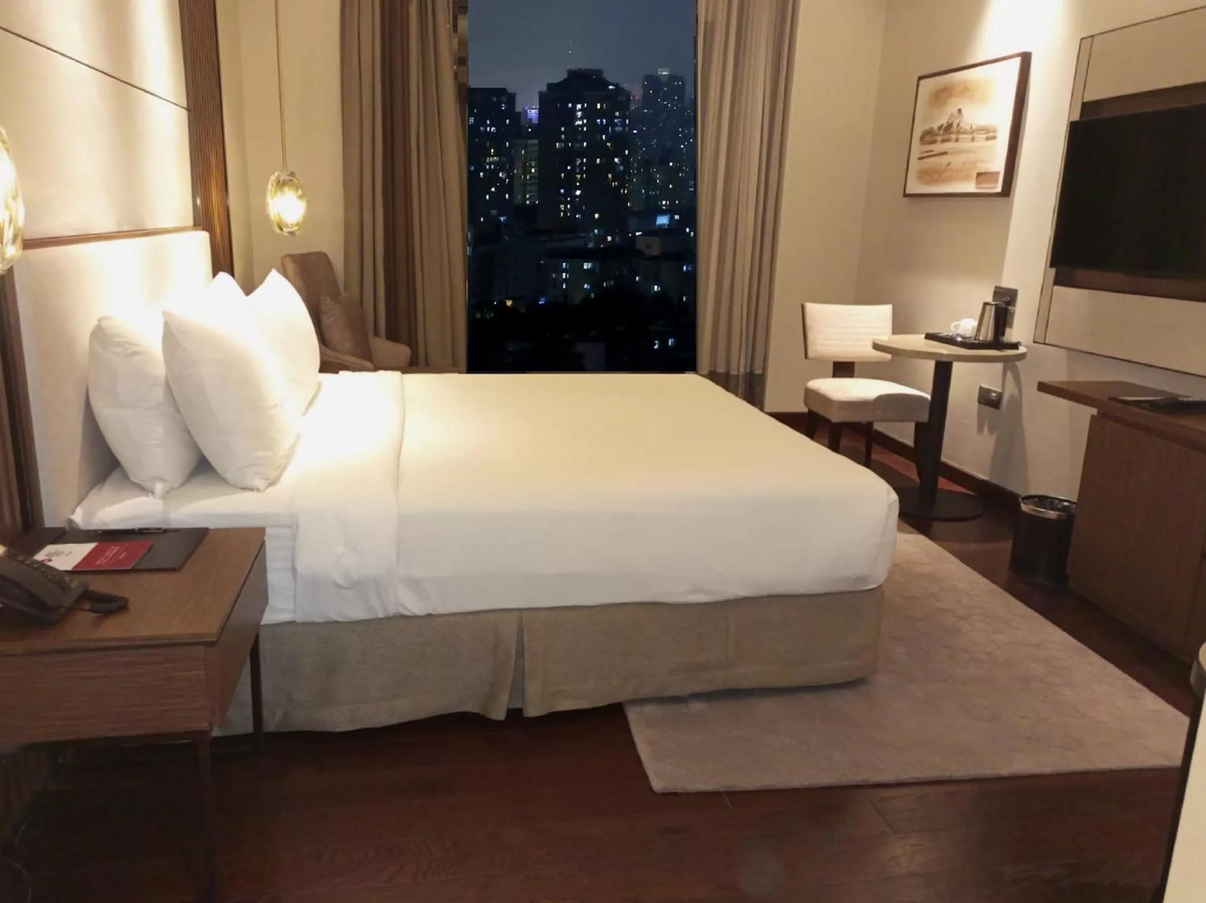 Bed in Best Western PLUS Runway