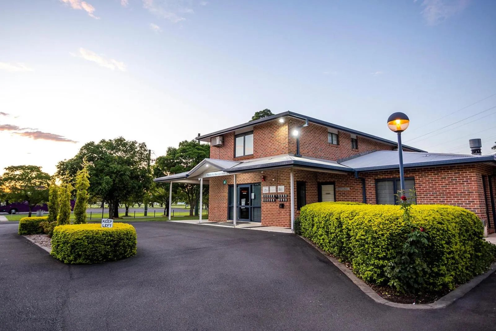 Property building in Hawkesbury Race Club Motel
