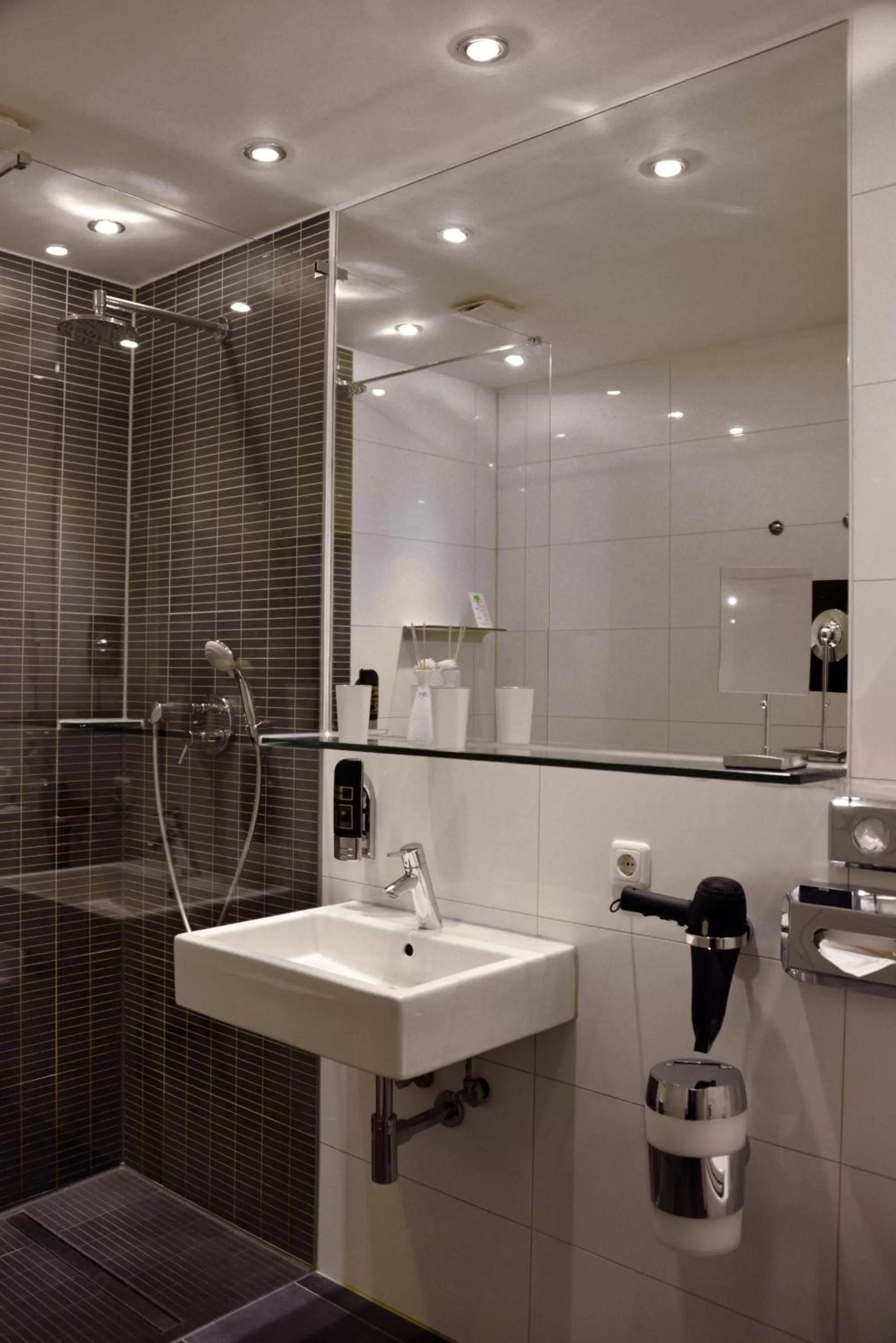 Bathroom in Arthotel Munich