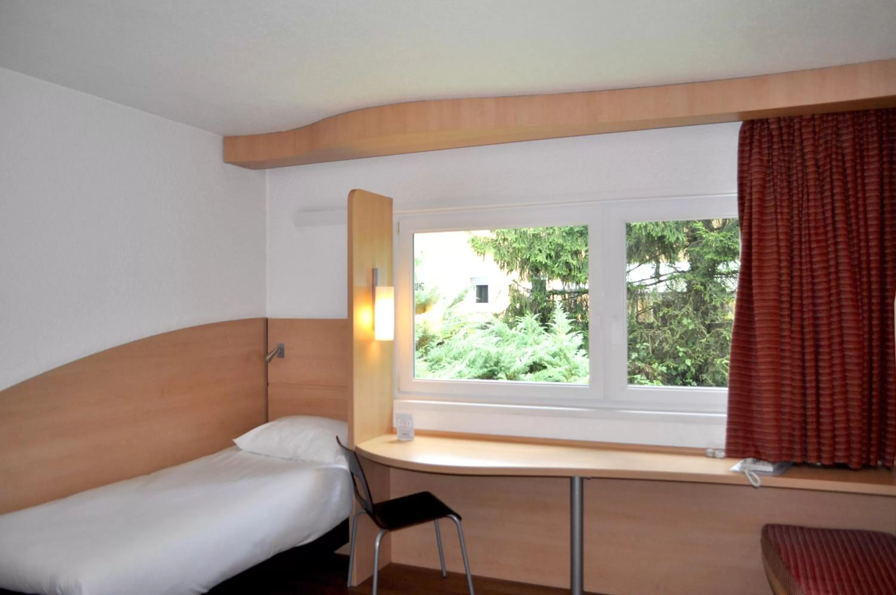 Bedroom, Bed in ibis Belfort Danjoutin