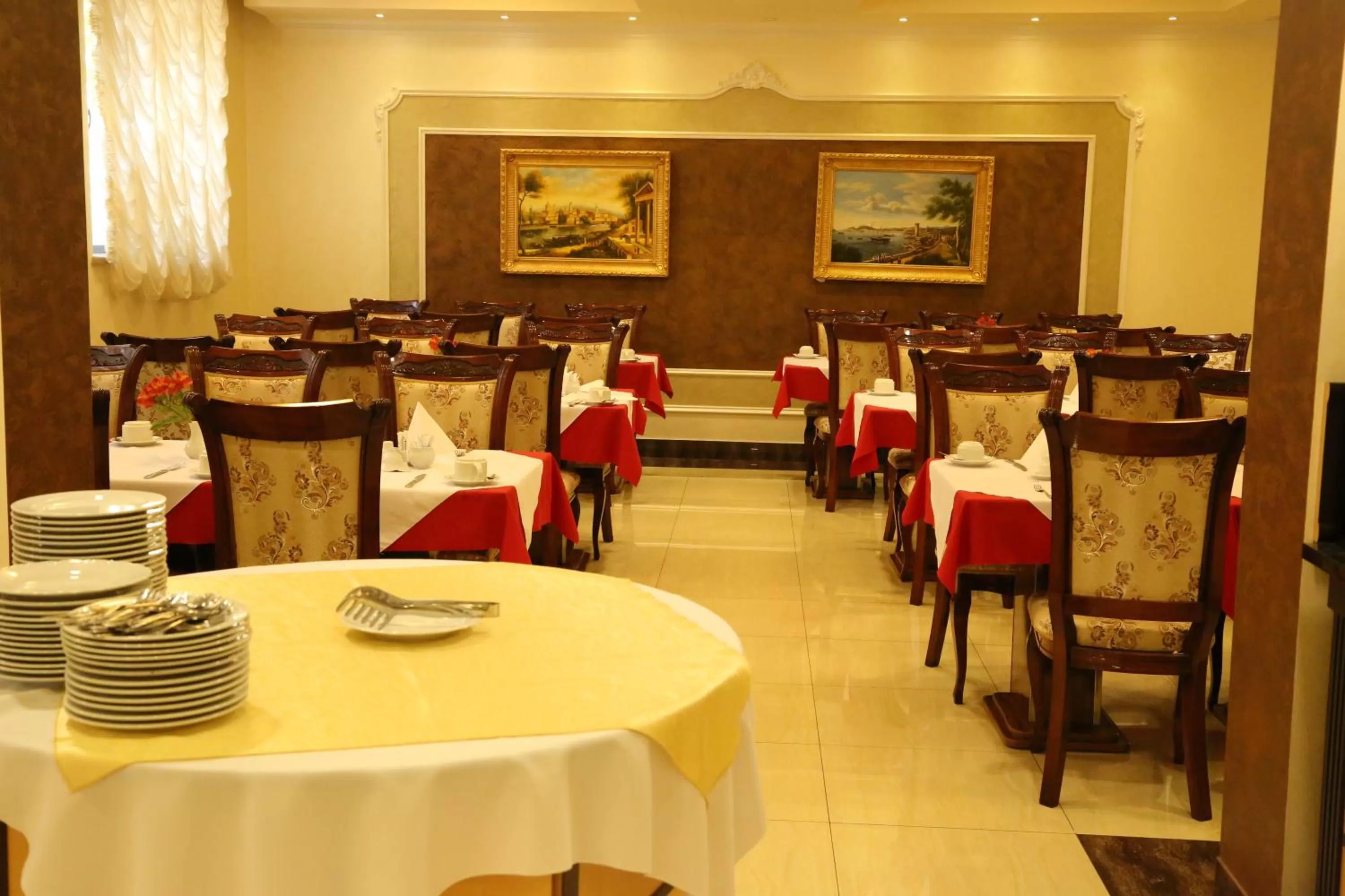Restaurant/places to eat in Royal Plaza by Stellar Hotels, Yerevan