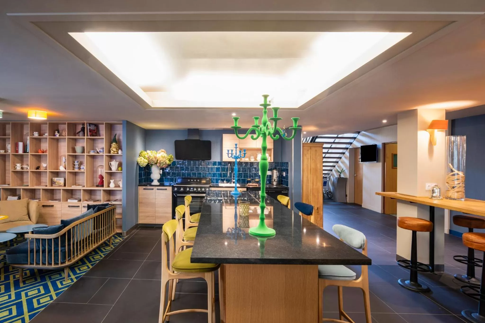 Lounge or bar in Novotel Orléans Chemins De Sologne Demeures De Campagne