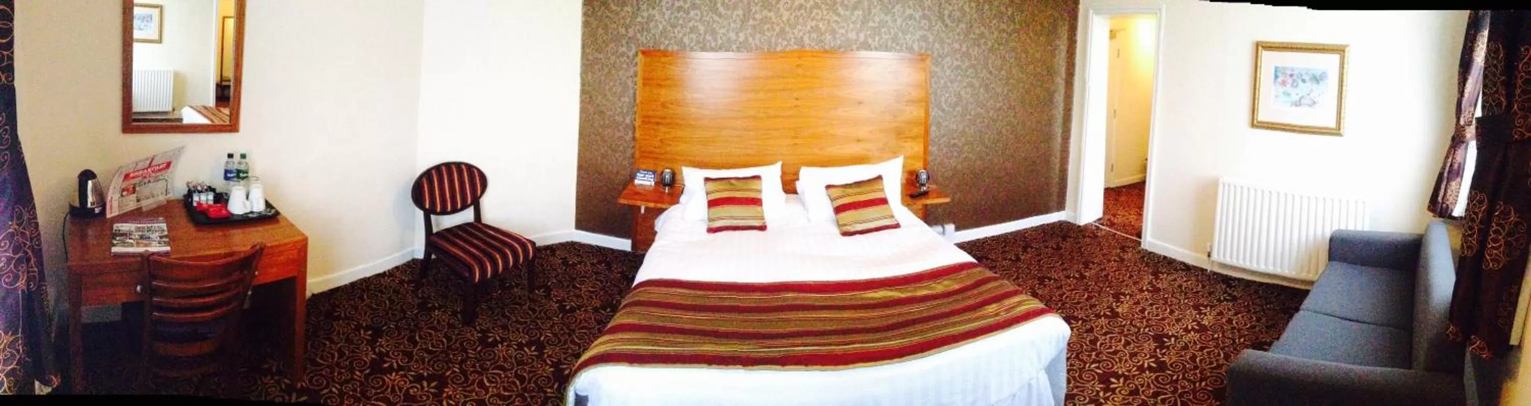 Bed in The Three Tuns Hotel Wetherspoon