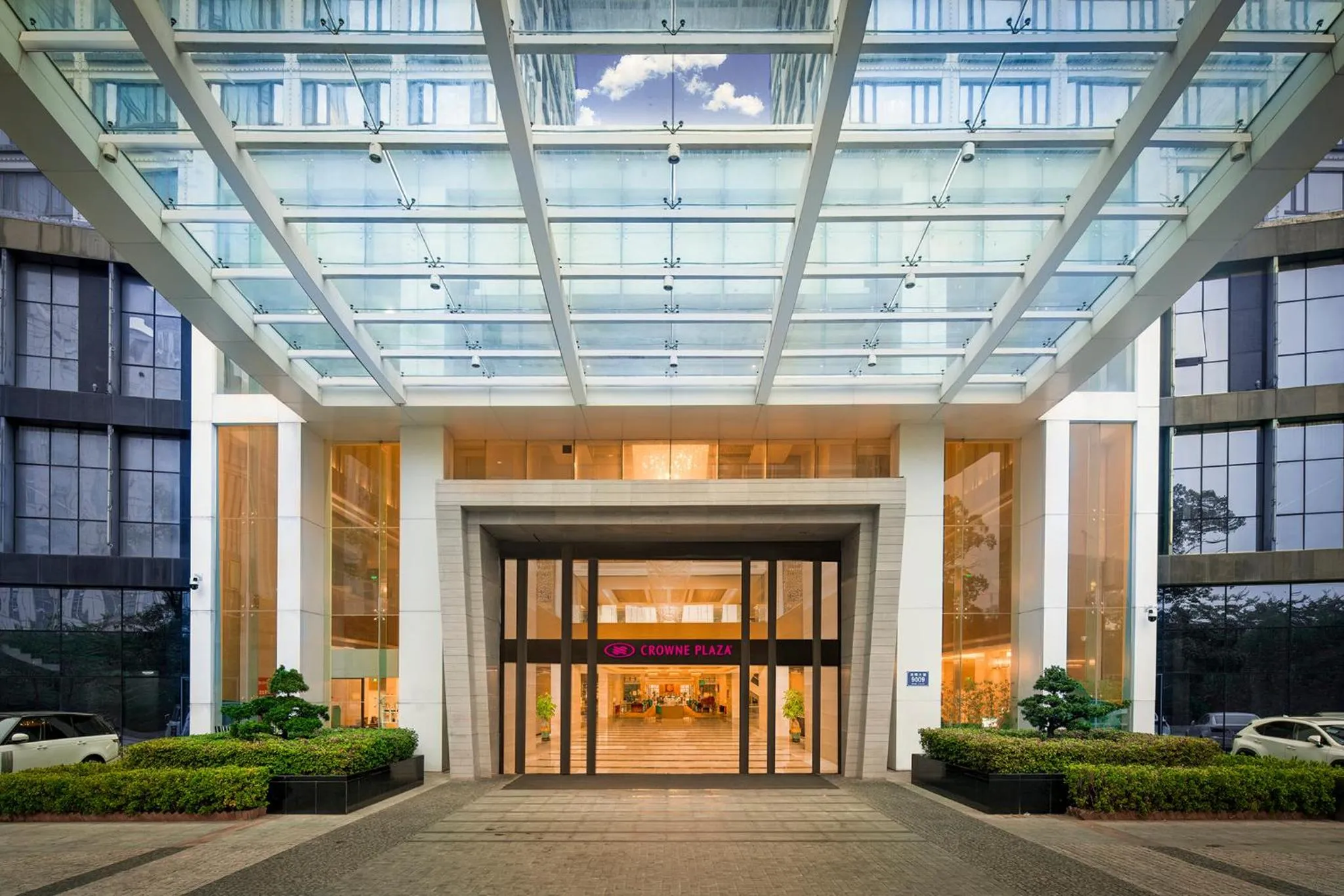 Property building in Crowne Plaza Shenzhen Longgang City Centre by IHG