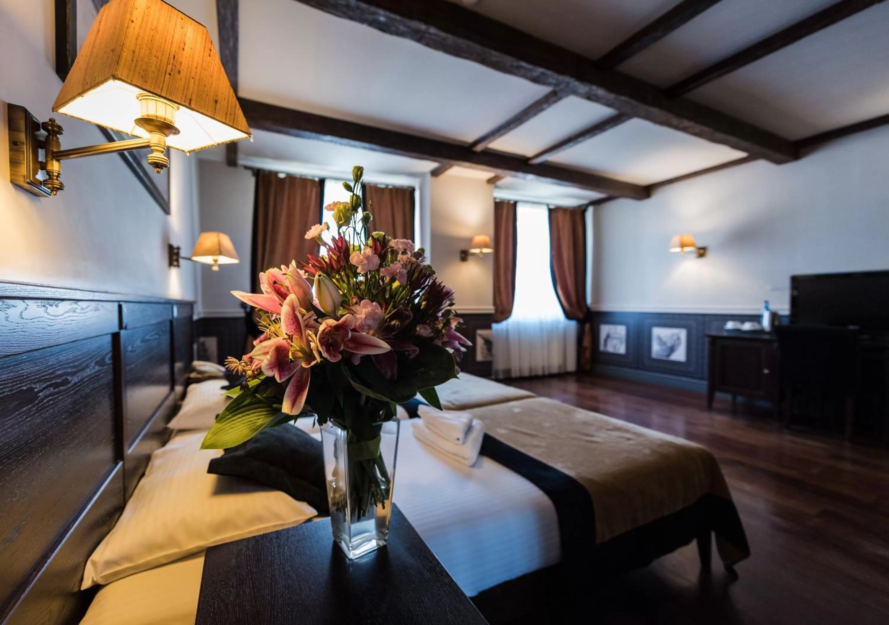 Photo of the whole room, Bed in Hotel Holland House Old Town