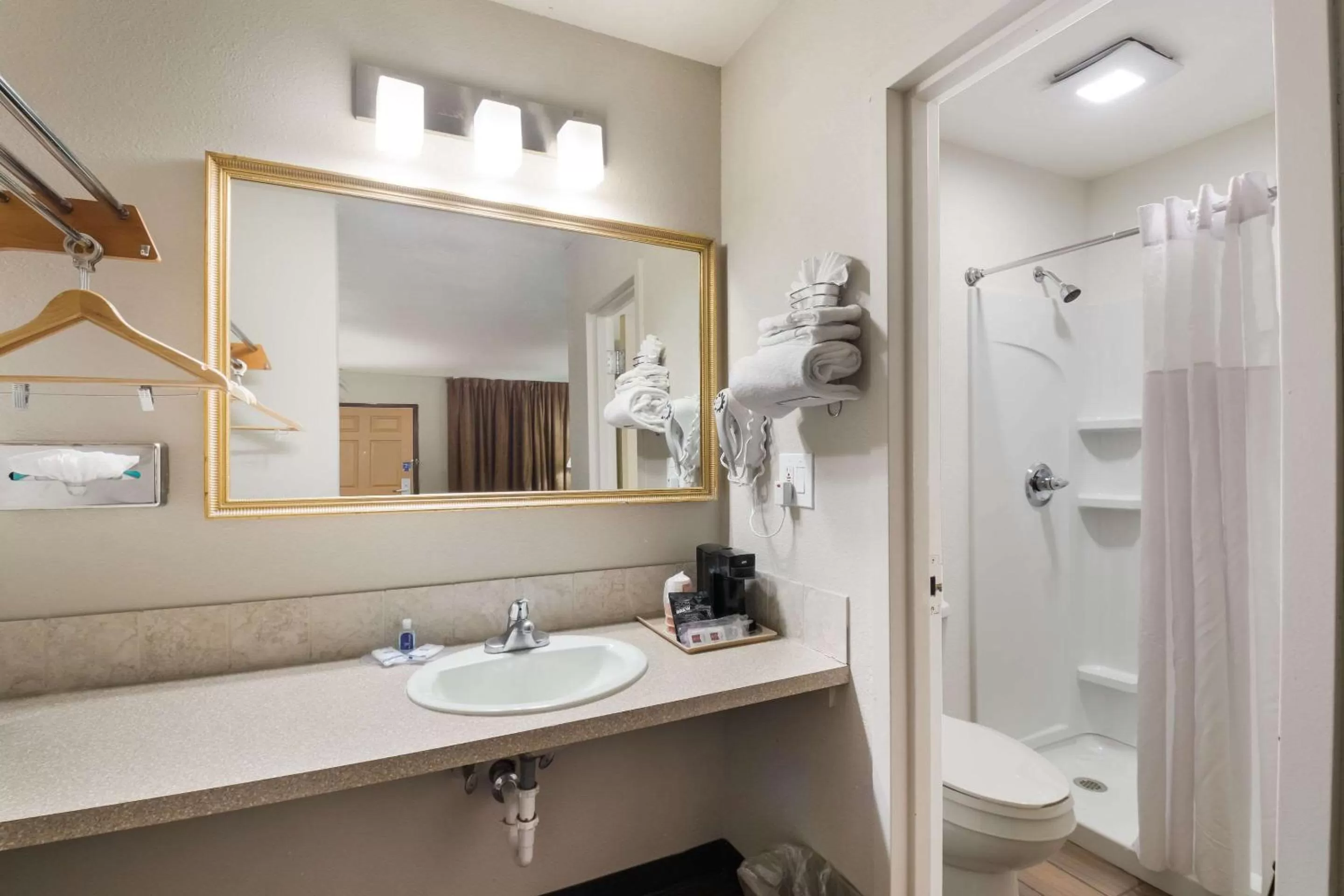 Bedroom in Rodeway Inn Fort Morgan