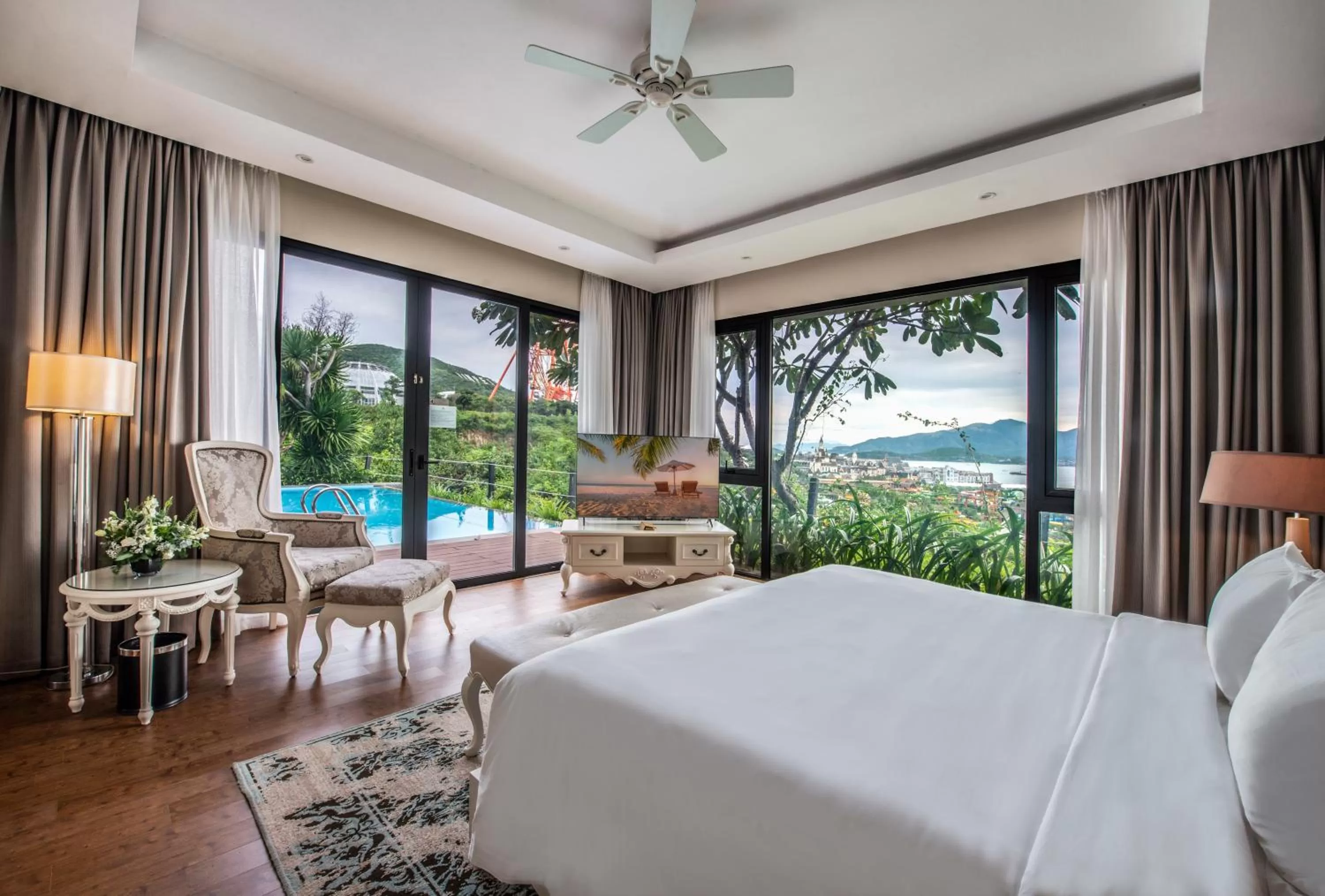Bedroom, Bed in Vinpearl Resort & Spa Nha Trang Bay
