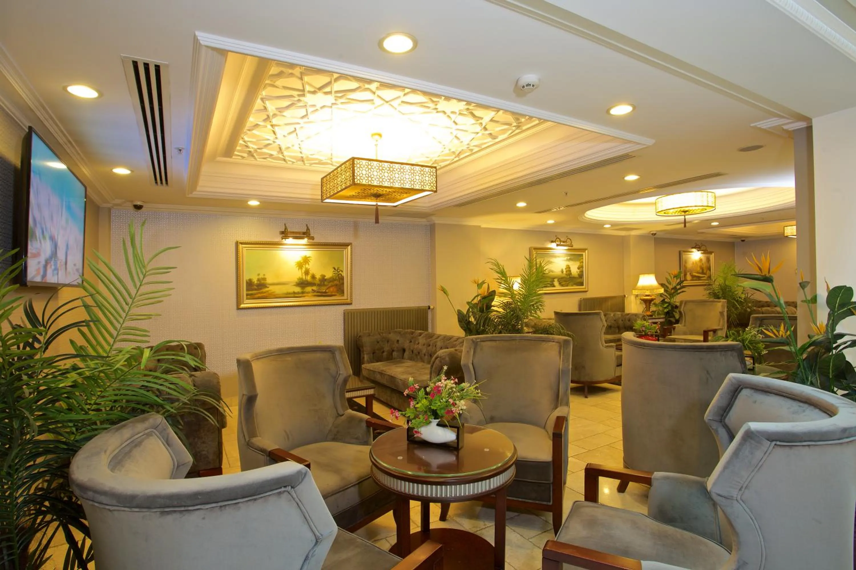 TV and multimedia in Emporium Hotel