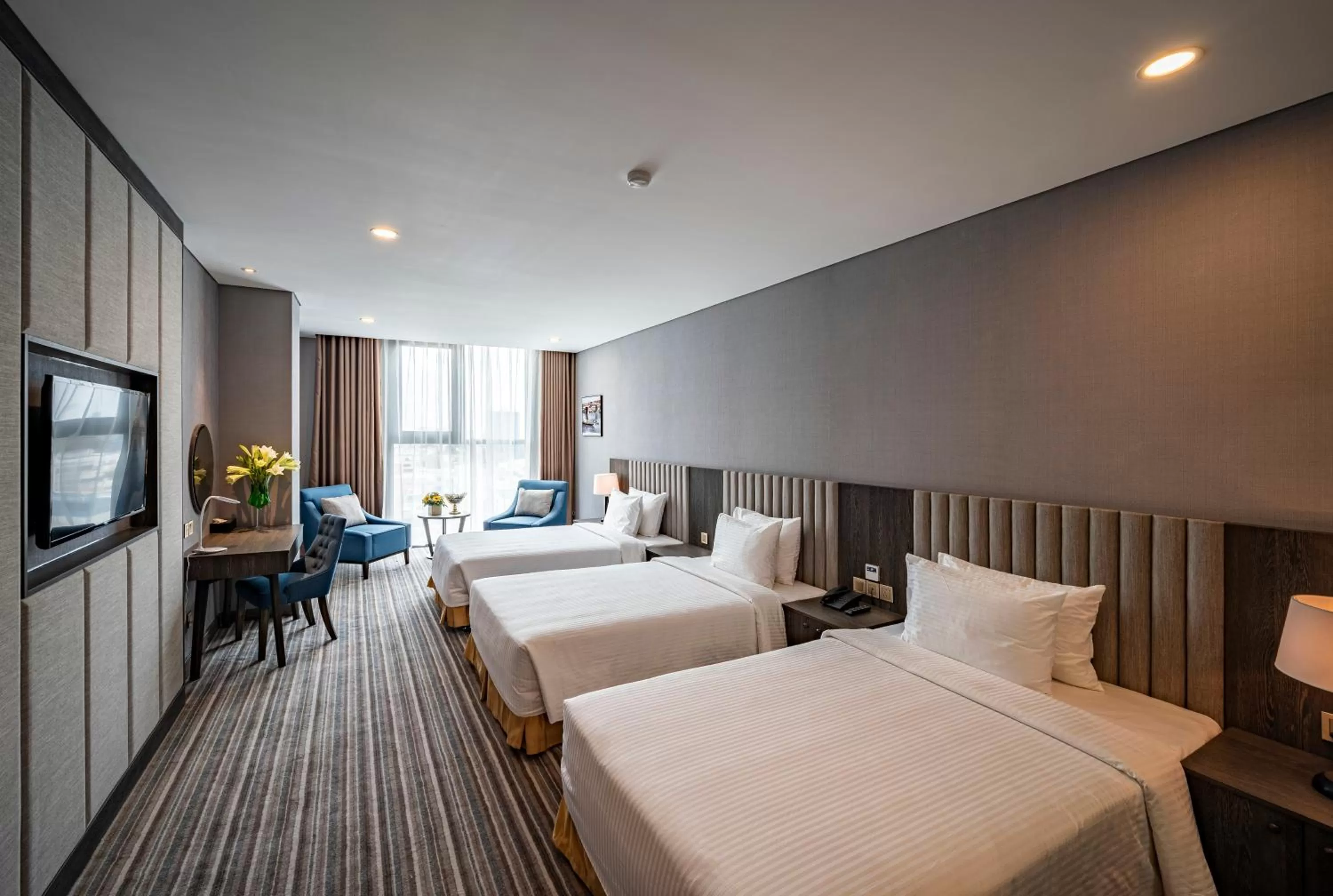 Living room, Bed in Muong Thanh Luxury Saigon Hotel