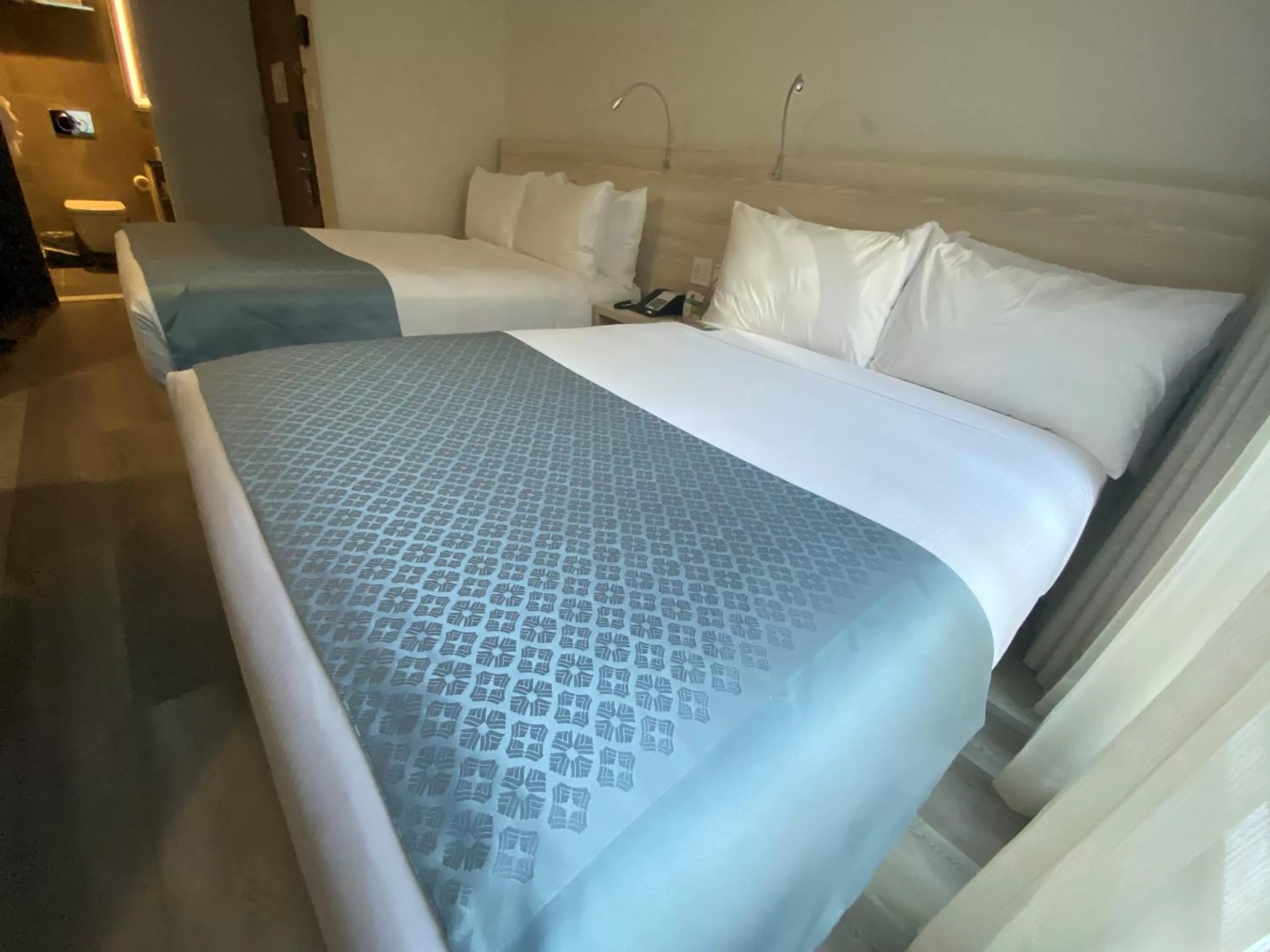 Bed in Wingate by Wyndham New York Midtown South/5th Ave