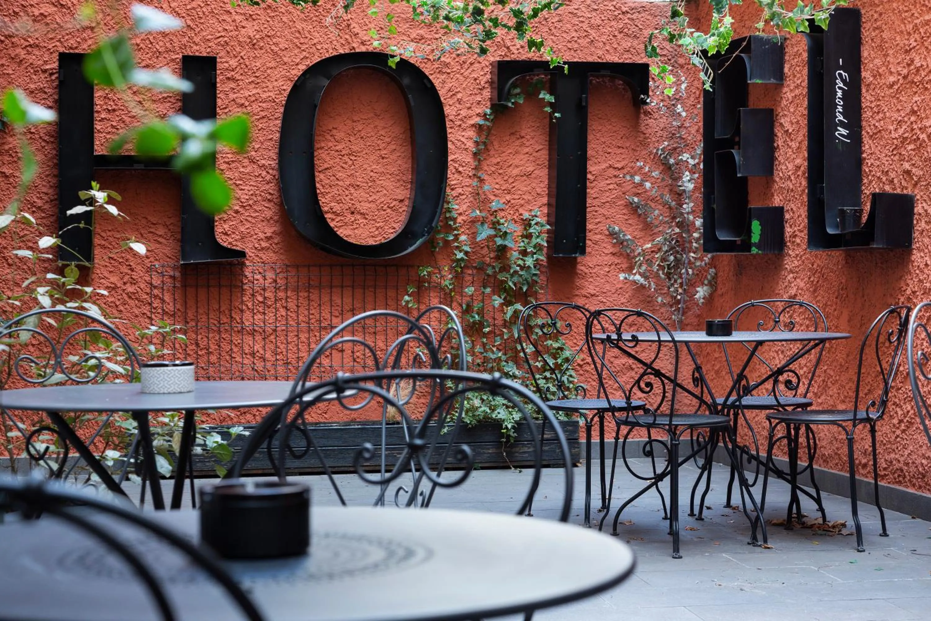 Patio in Hôtel Edmond W Lyon Part-Dieu