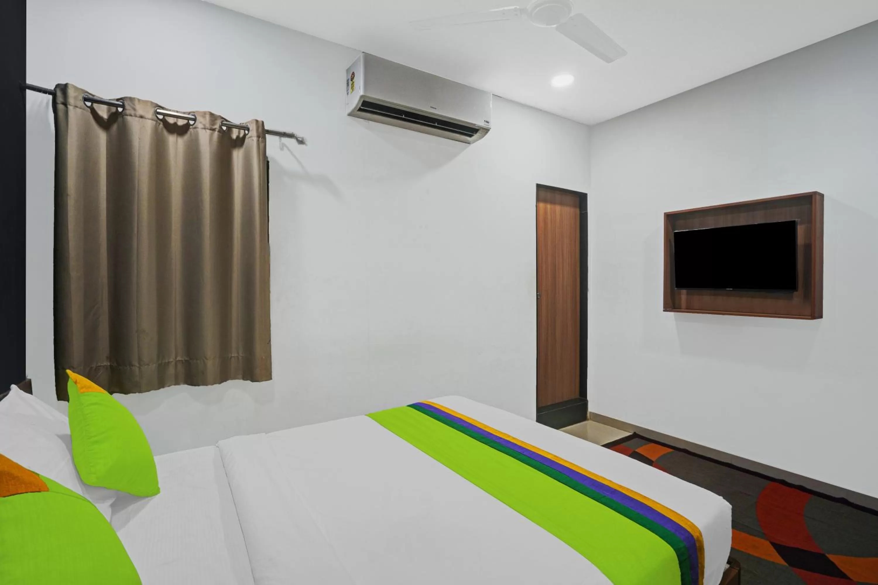 Bed in Treebo Trend Wow - Surat Station