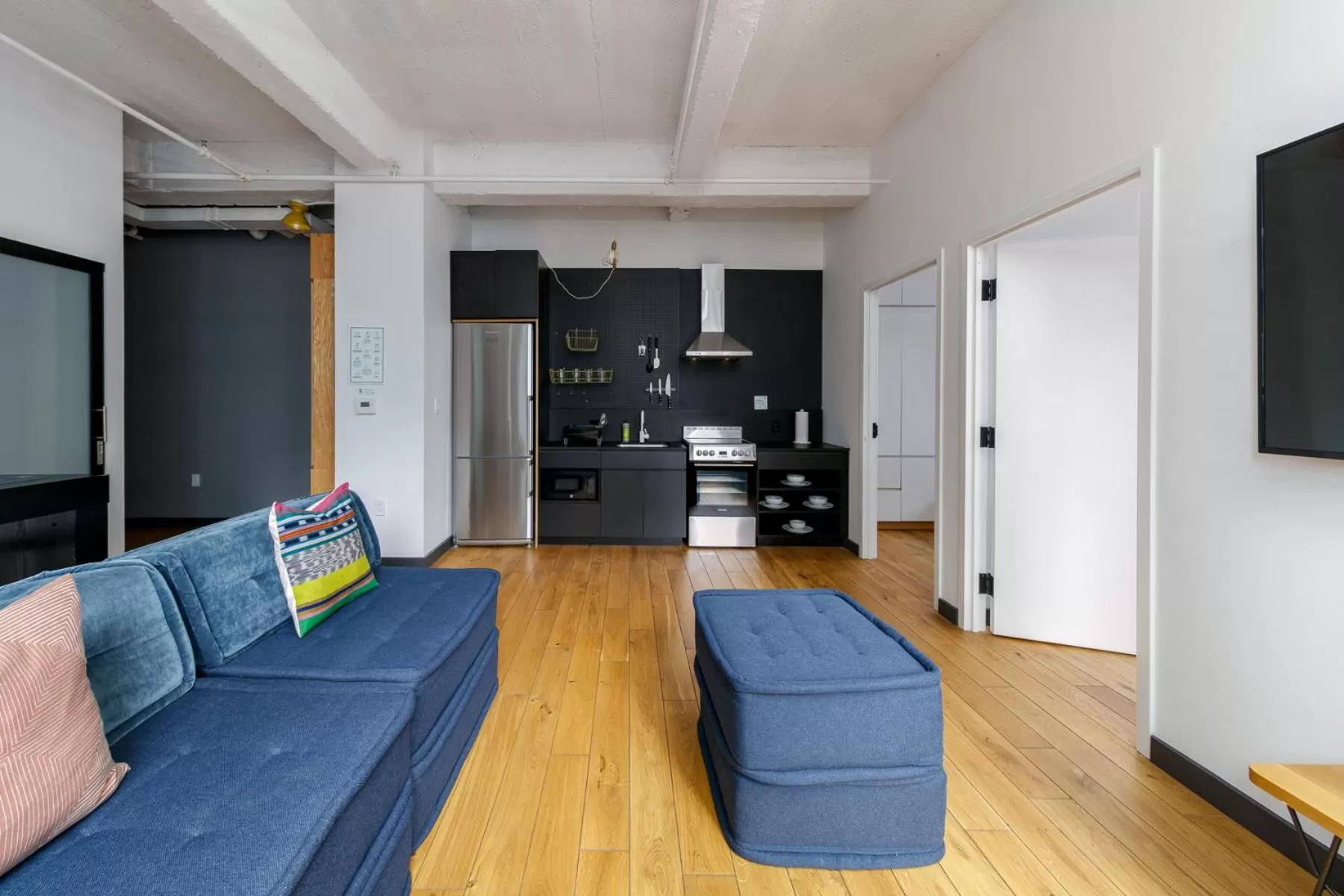 Kitchen or kitchenette in Placemakr Wall Street