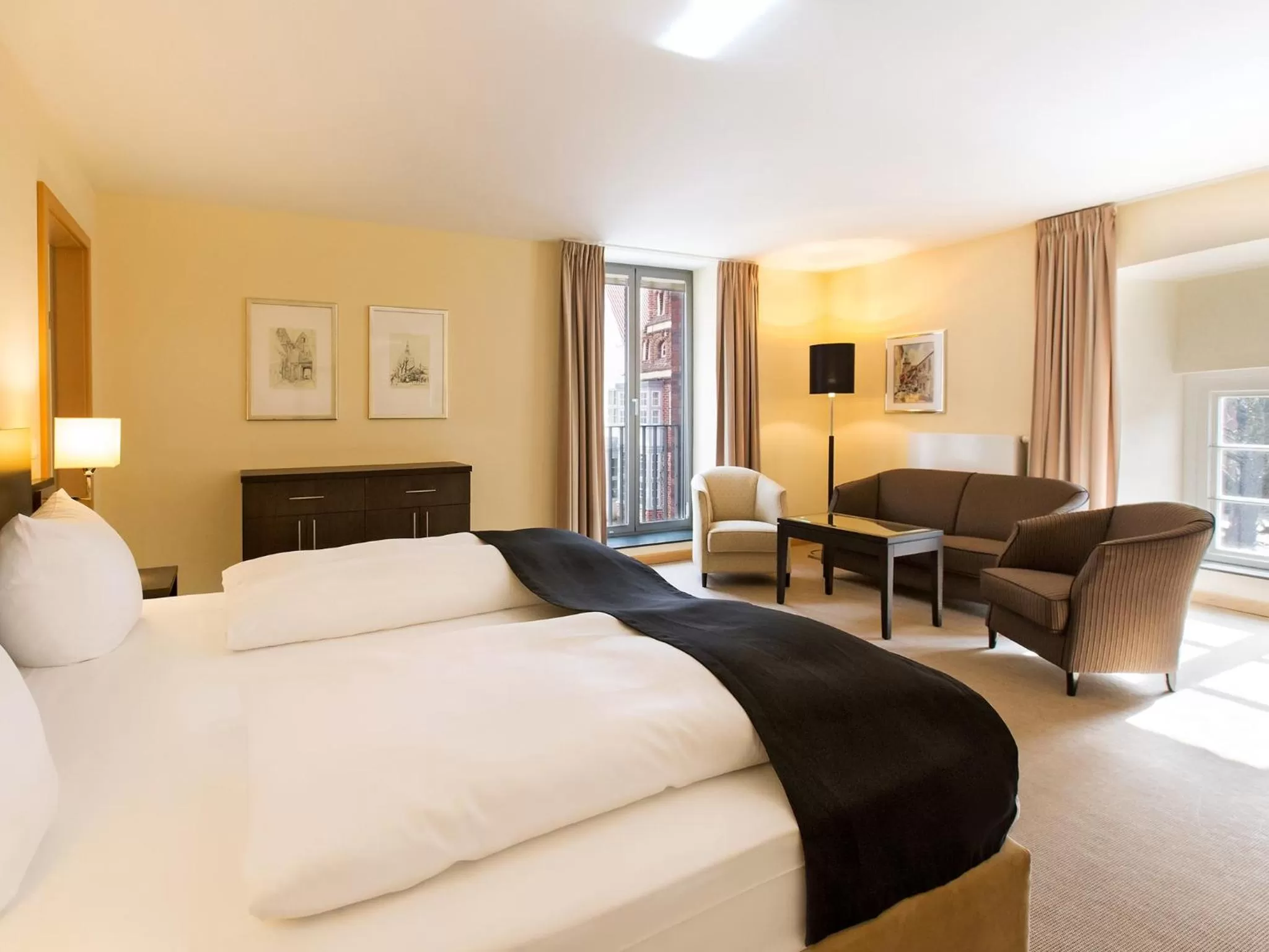 Living room, Bed in DORMERO Hotel Altes Kaufhaus Lüneburg