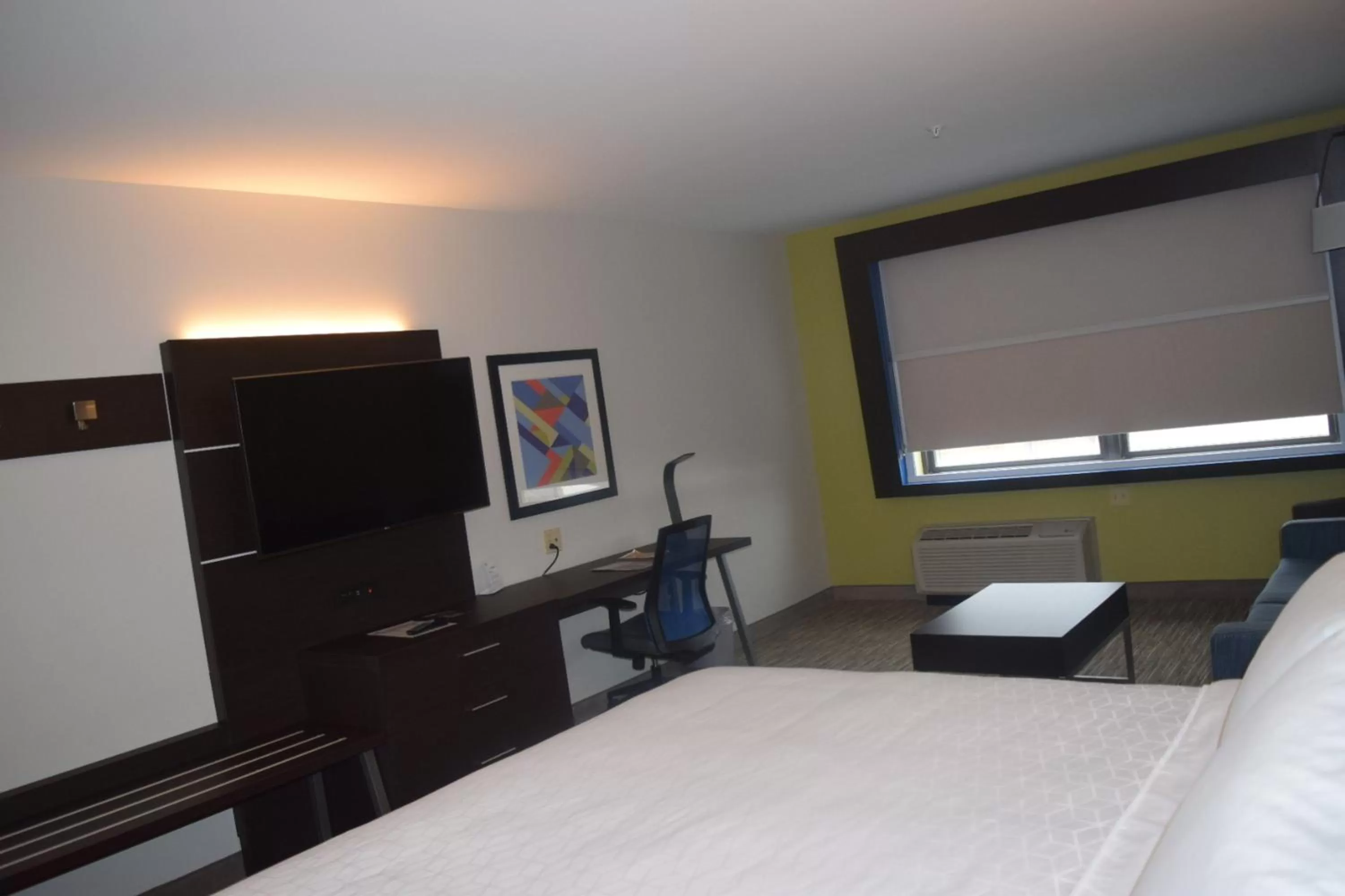 Bedroom, Bed in Holiday Inn Express & Suites - Middletown by IHG