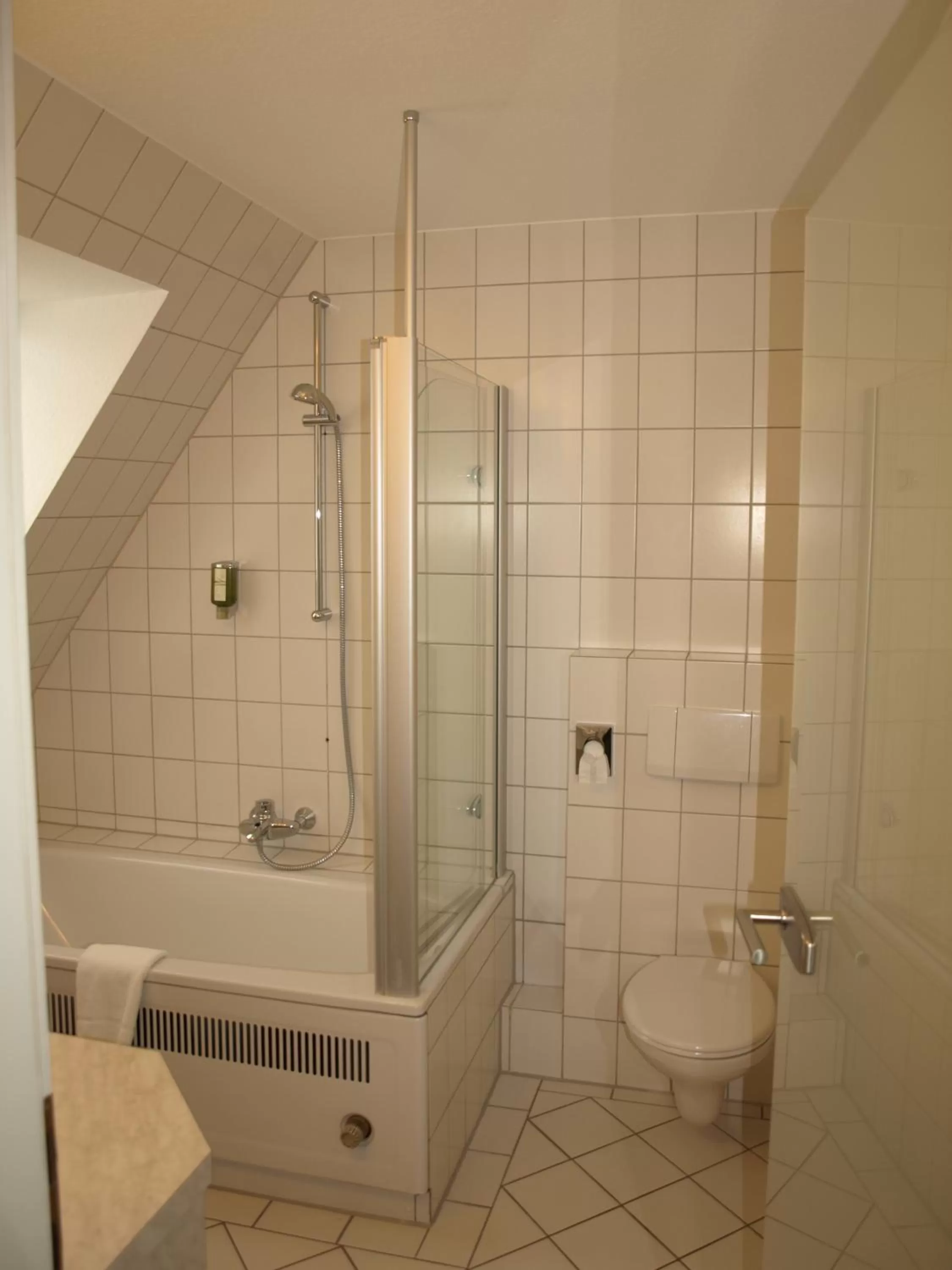 Photo of the whole room in Alt Warburg