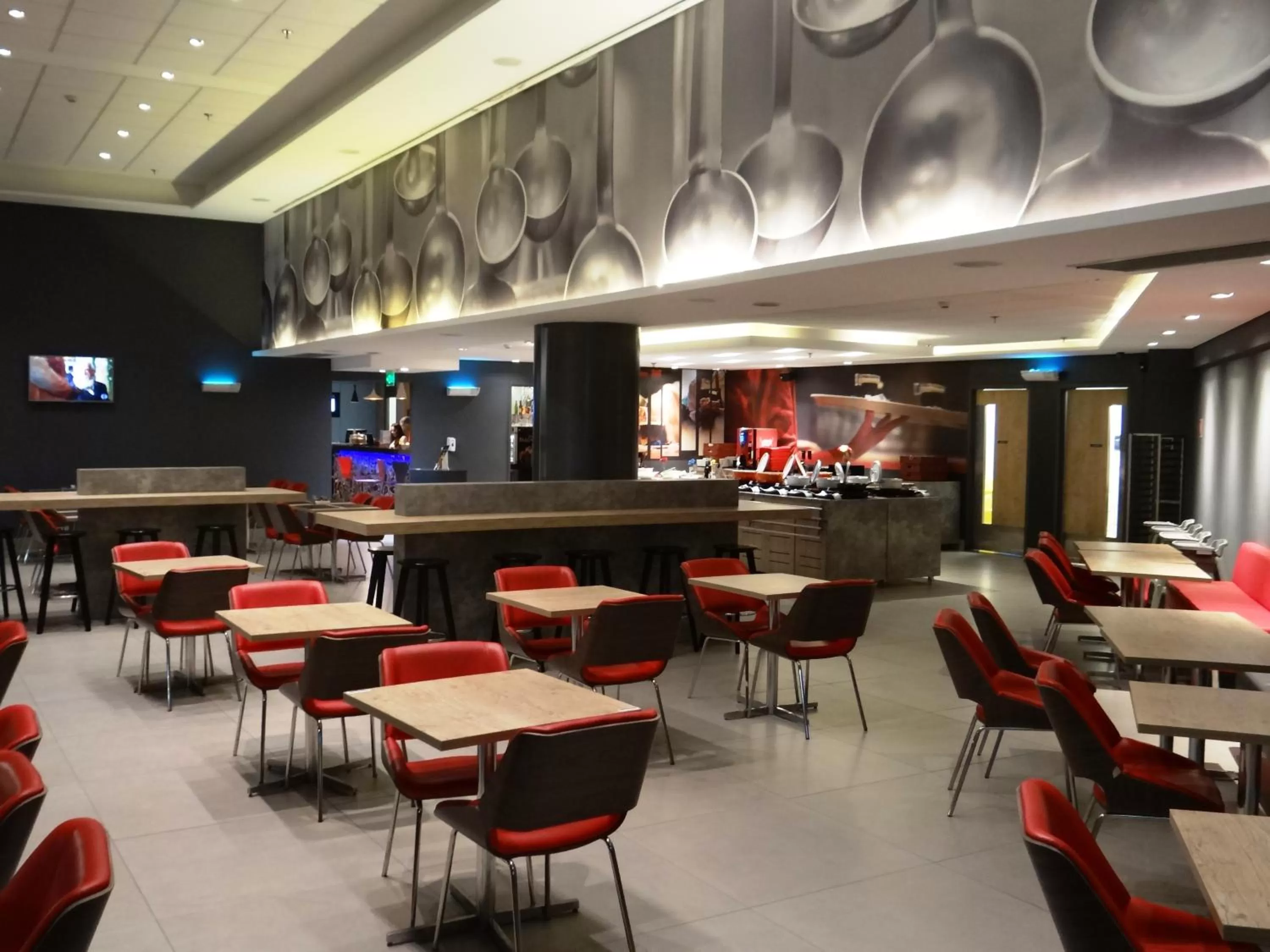 Restaurant/places to eat in ibis Santos Valongo