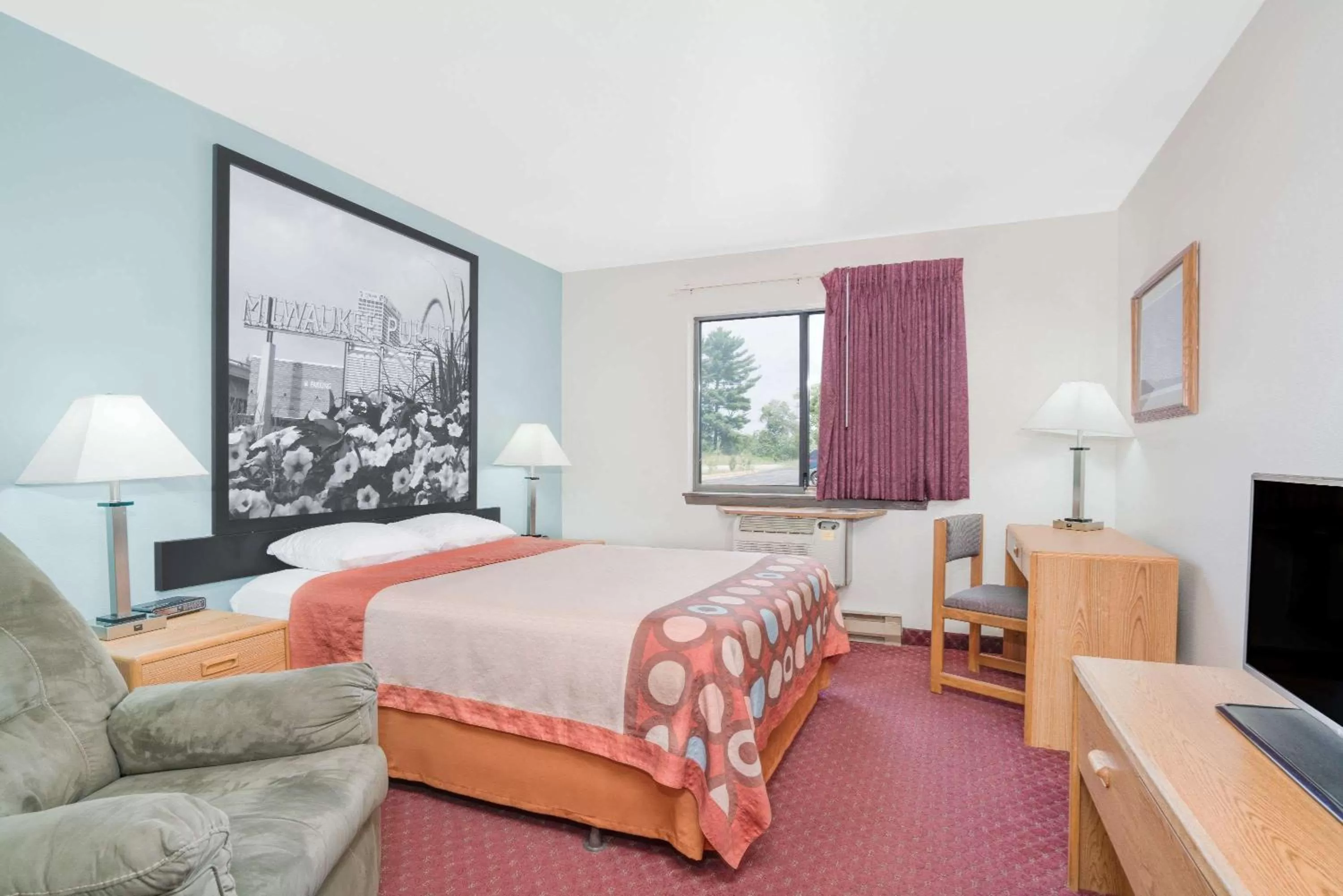 Photo of the whole room, Bed in Super 8 by Wyndham Tomah Wisconsin