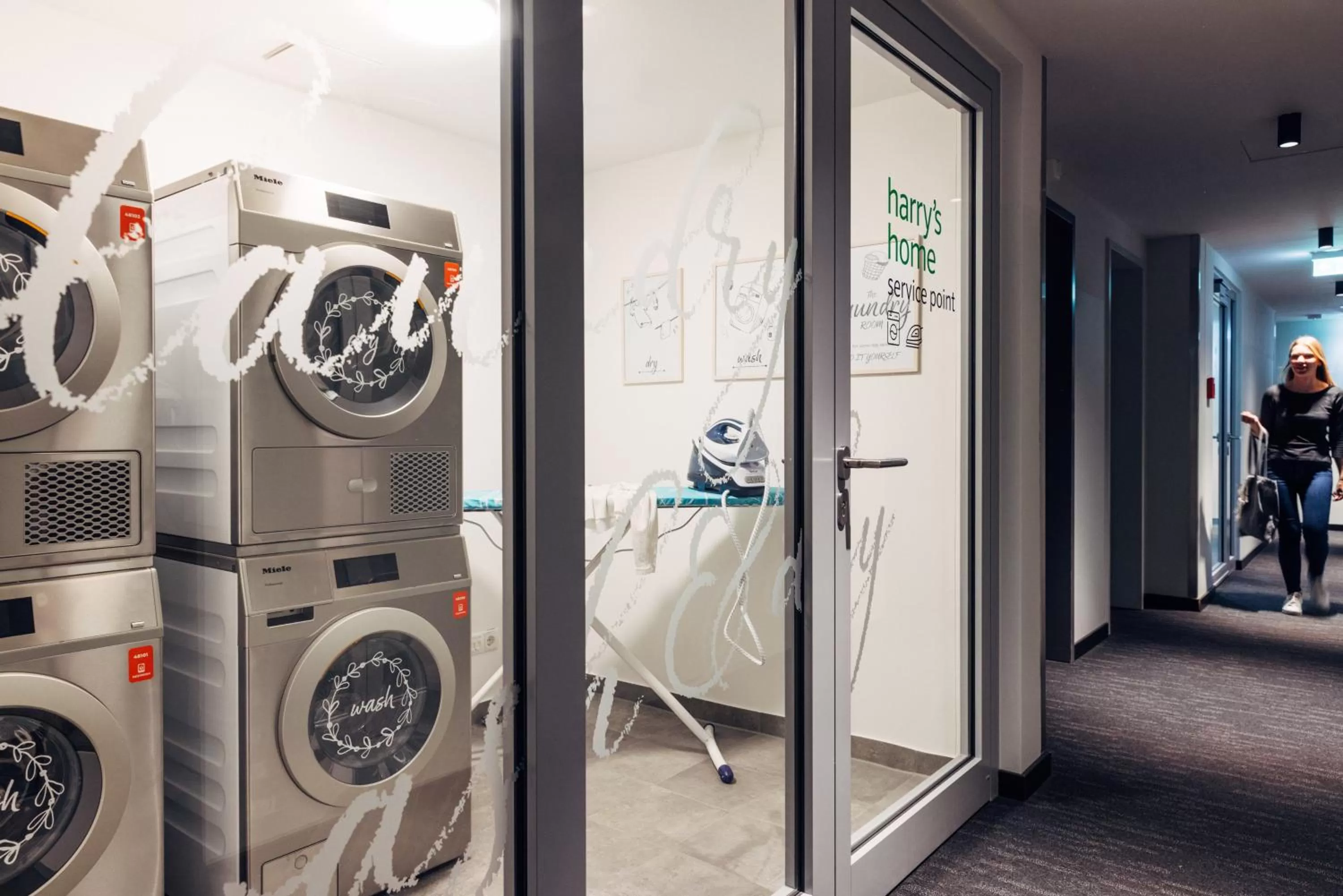 washing machine in harry's home Berlin-Moabit hotel & apartments