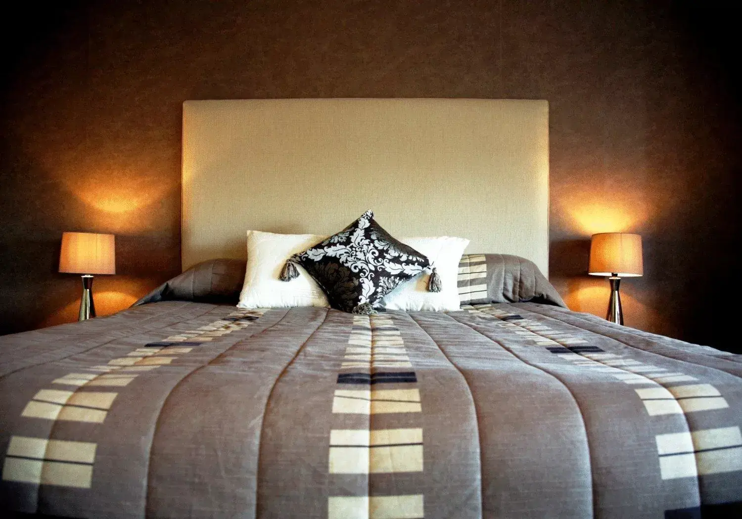 Deluxe Double Room in The Tontine Hotel Deluxe Double Room in The Tontine Hotel