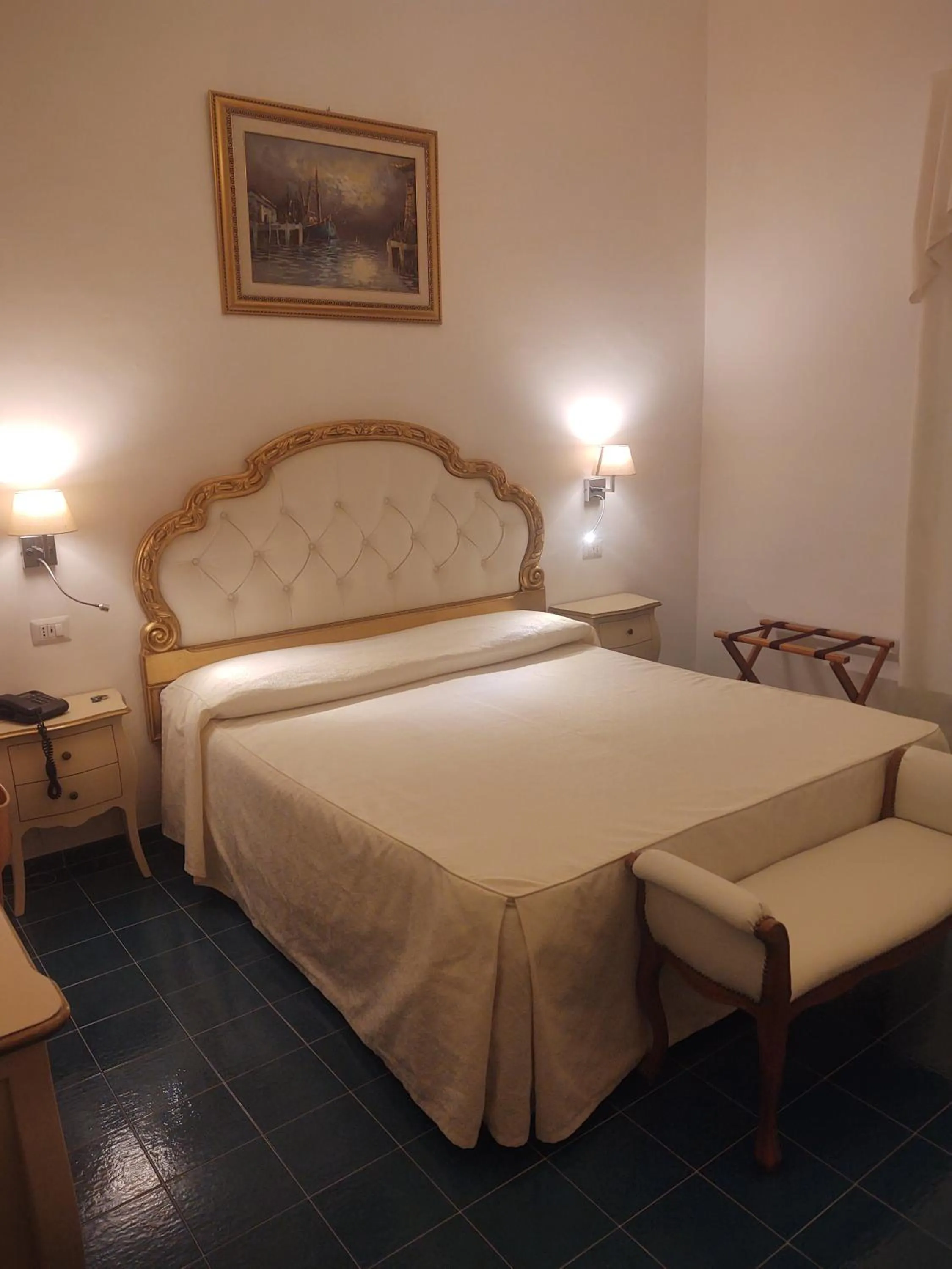 Photo of the whole room, Bed in Hotel La Perla