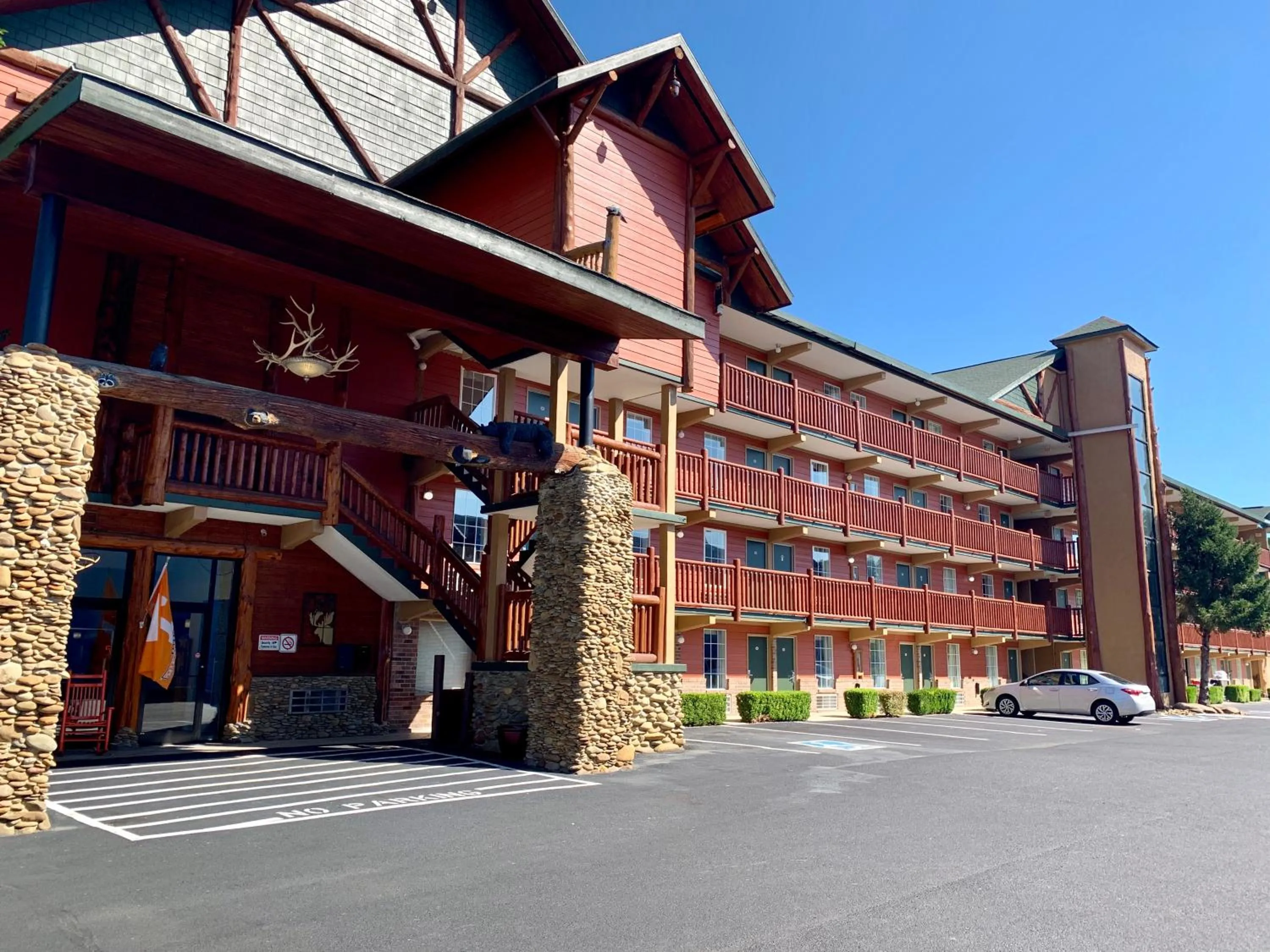 Property building in Riverchase Lodge