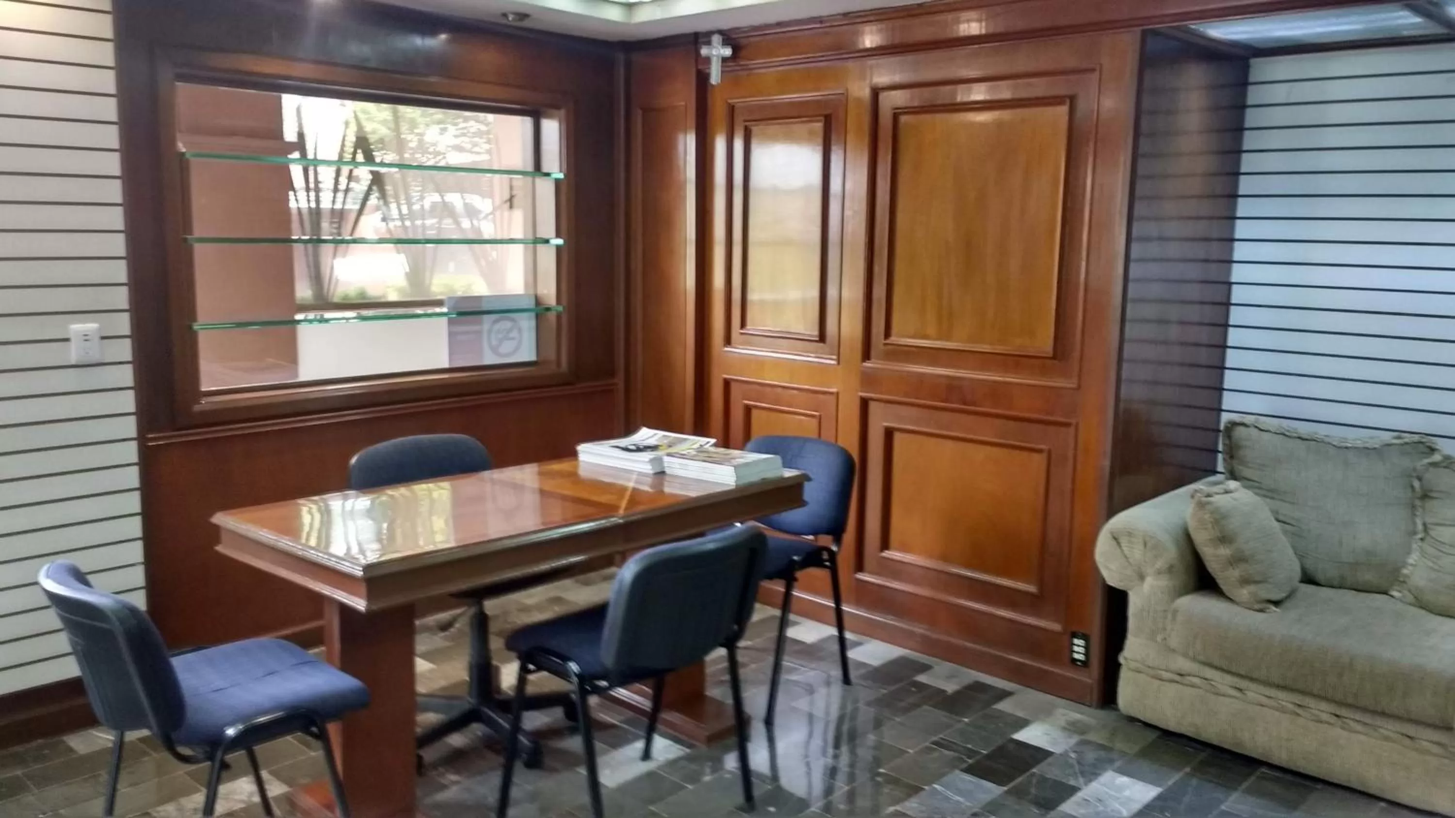 Seating area in Country Plaza