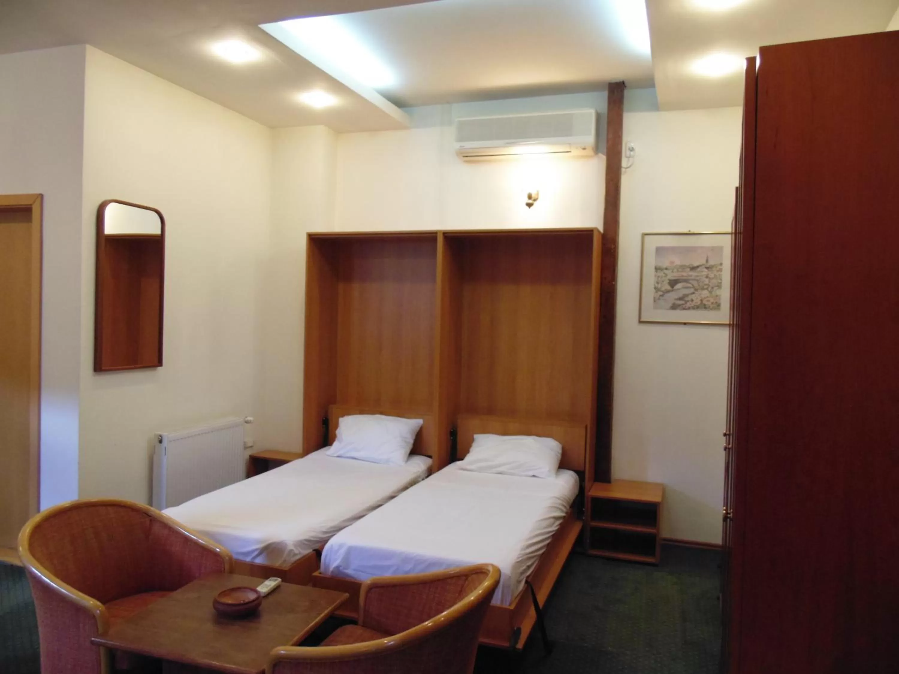 Bed in Curtea Brasoveana