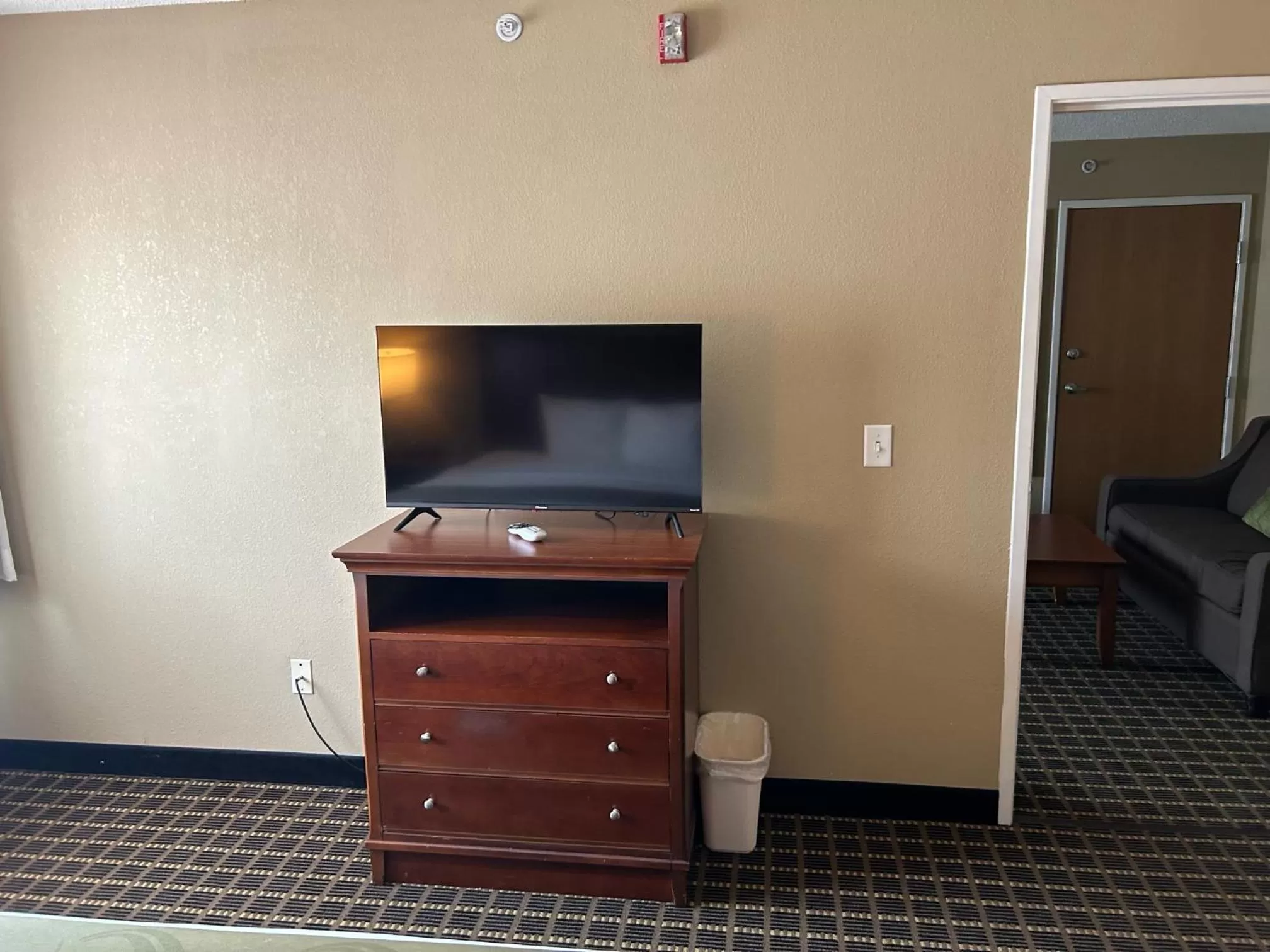 Communal lounge/ TV room in Quality Inn & Suites