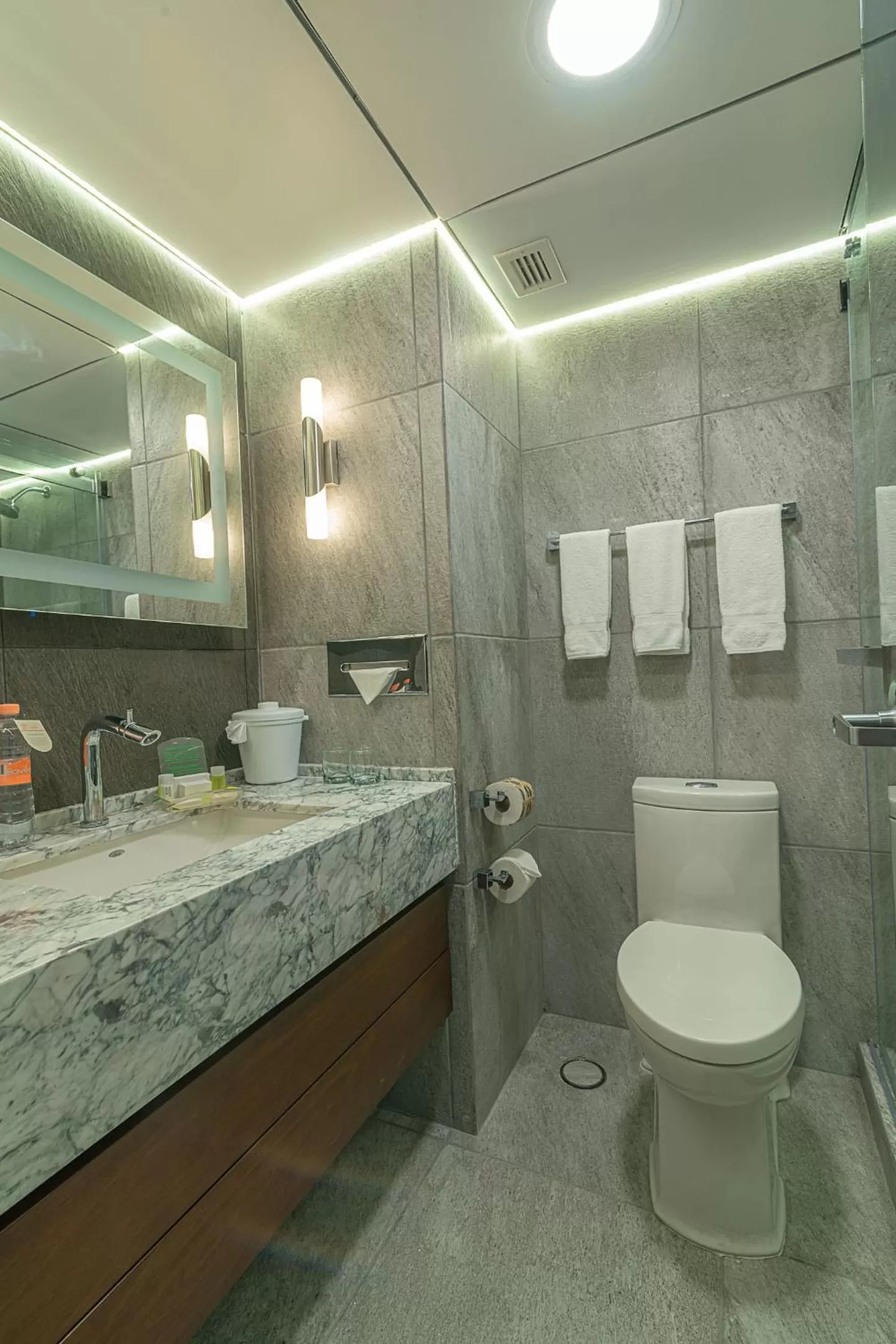 Bathroom in Holiday Inn Queretaro Centro Historico by IHG