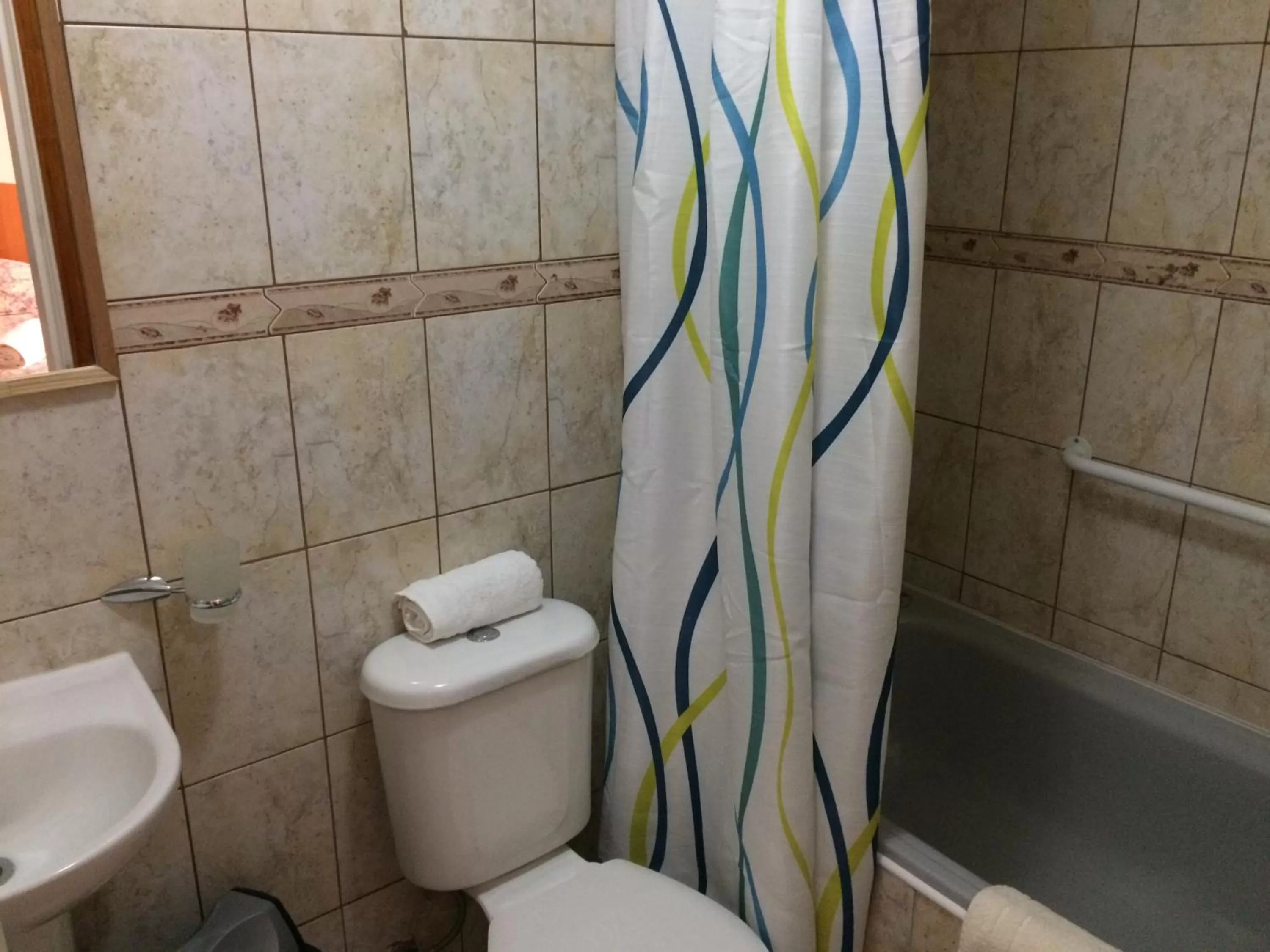 Shower in Hostal La Base